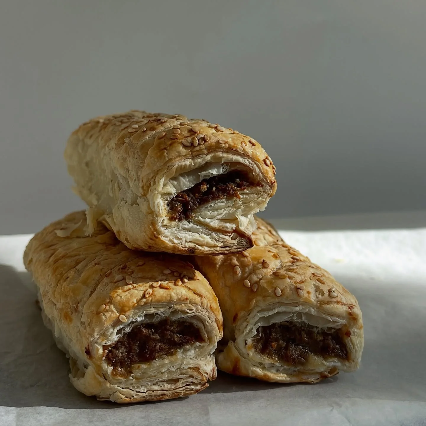Homemade Sausage Rolls, warm from the oven 💛
Readily available in store or call us to place an order for your next event ! 

#inapickledeli