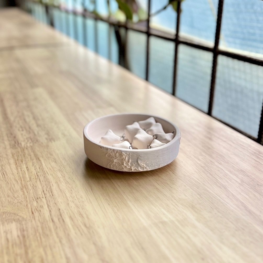 .
Most of the ceramics you see at local markets, grocery stores, or antique shops have gone through a high-temperature firing process&mdash;twice.
The first round is called bisque firing, where the piece is fired without glaze. Then, after applying a