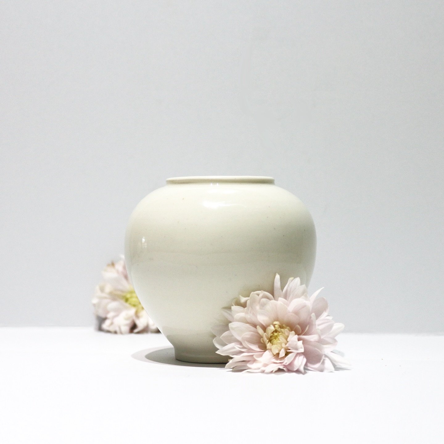 .
After learning to pull a balanced cylinder from the base up, many Korean pottery classes move on to moon jars. At first it seems a popular choice but its value soon becomes clear. It&rsquo;s both a symbol of Korean ceramics and an excellent form fo