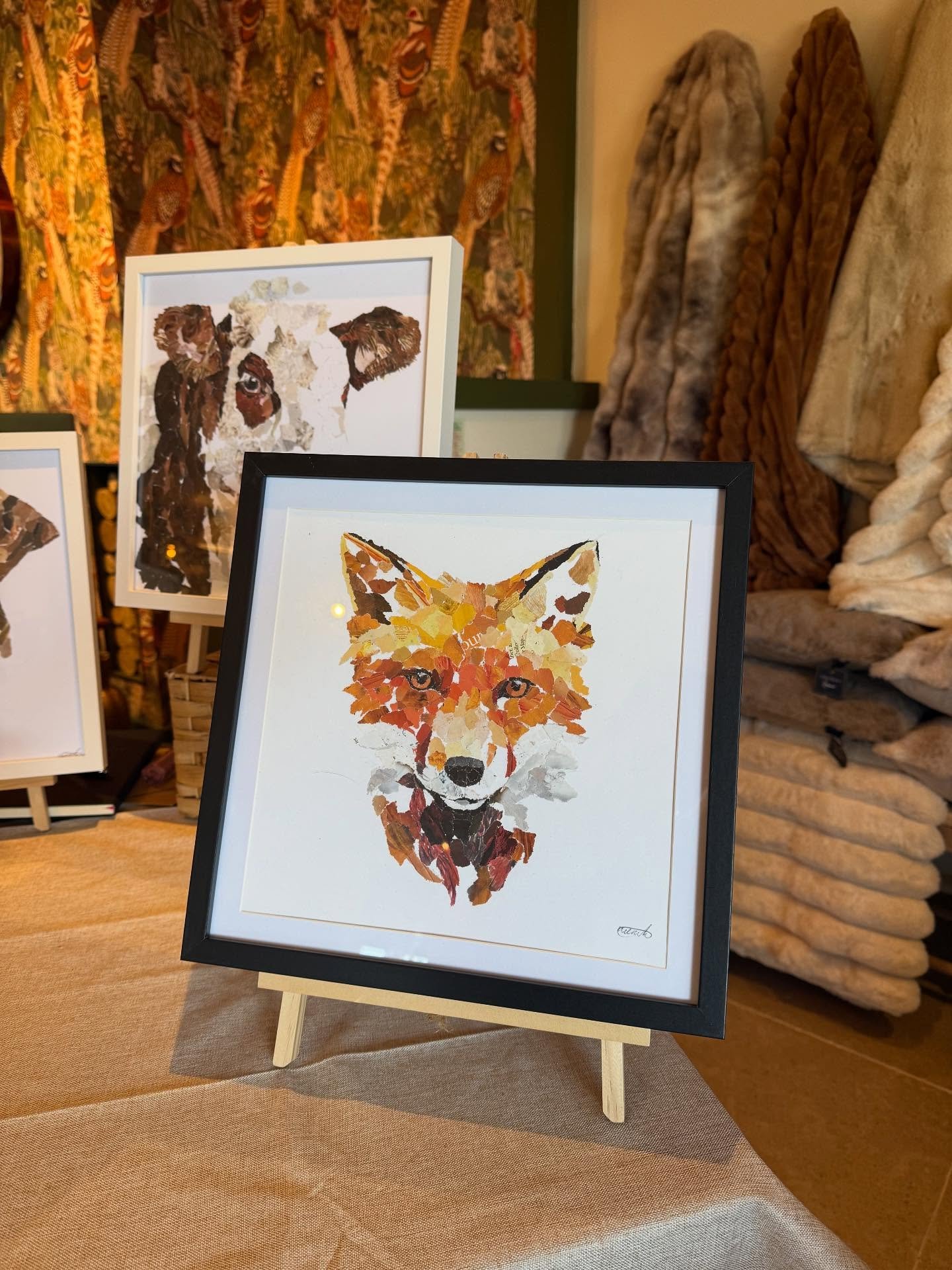 A very successful couple of days @julianbrownhomeinsta with lots of lovely people (and pups). Definitely starting to feel the festivities ✨🎄

Lots of originals will be up on the website soon so keep an eye out (more foxes and pheasants to come) 👀 
