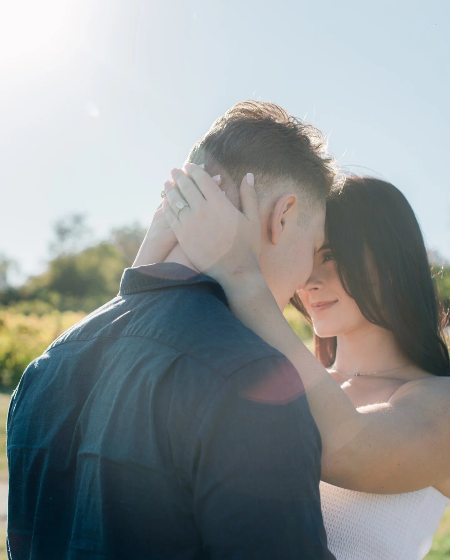 @bluemontvineyard gave us the most breathtaking views and golden light for this sweet engagement session. The couple looked absolutely gorgeous- every frame radiated joy, love, and effortless elegance. From rolling hills to quiet vineyard moments, ev