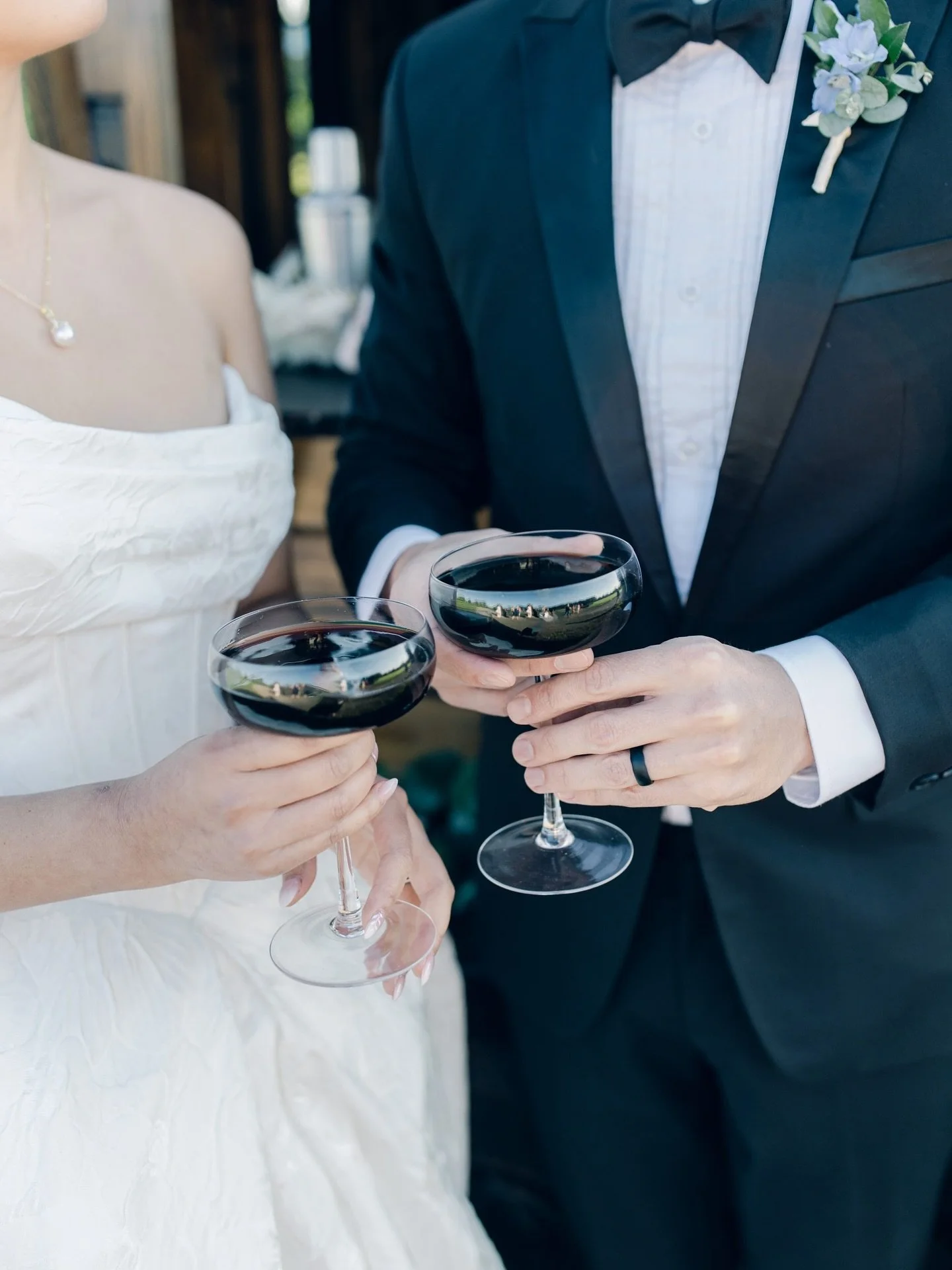 Love is brewing &mdash; and so are the Espresso Martinis ☕
From vows to vibes, we kept it smooth, bold, and perfectly shaken. #espressomartinilove #justmarrıed #weddingvibes 
Planner @liloweddings 
Mobile Bar @cheers2memoriesrollingbar 
Florist @bloo