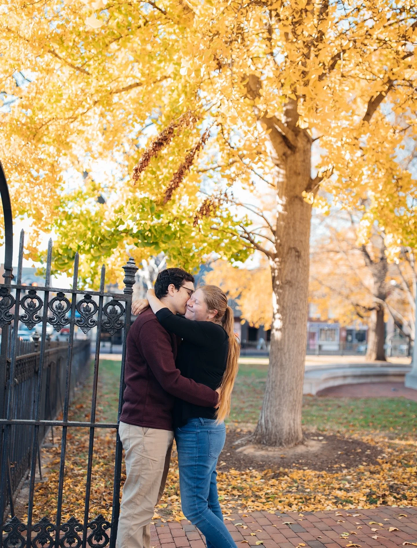 Nothing like a super windy day to add a little extra magic to an engagement session. 
We wandered through the brick alleys and historic streets of Old Town Leesburg, letting the wind turn every candid moment into something beautifully spontaneous. #d