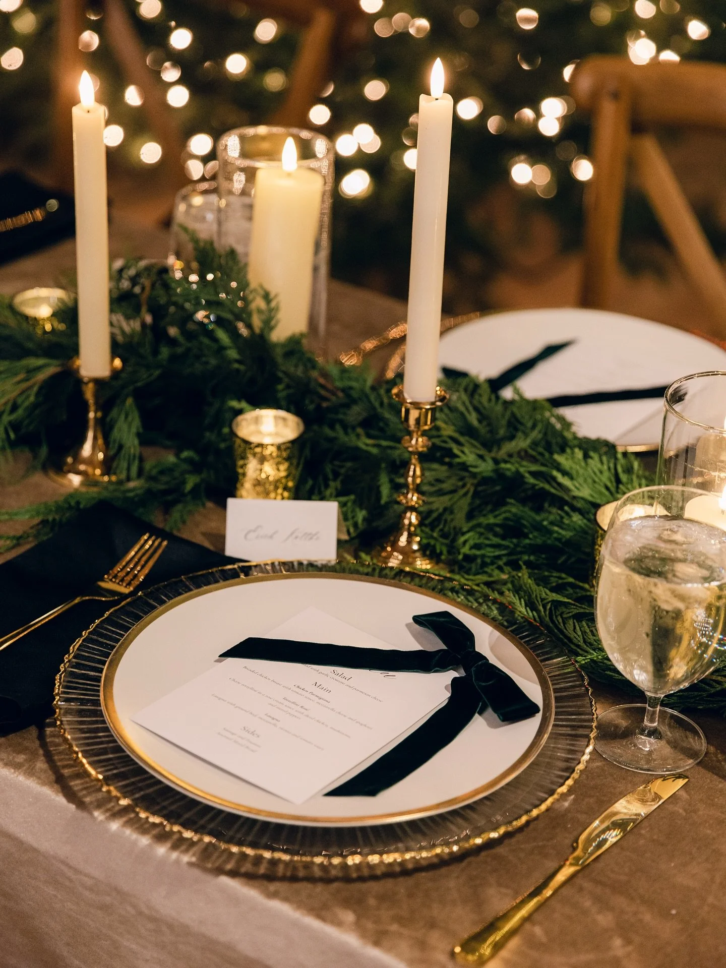 Beautiful reception look from last night! A warm glow from flickering candles, a beautifully lit christmas tree and a room filled with love. This reception was simple, elegant, and absolutely enchanting. 

Venue @thebarnatbrambleton 
planner @h.e.r.h