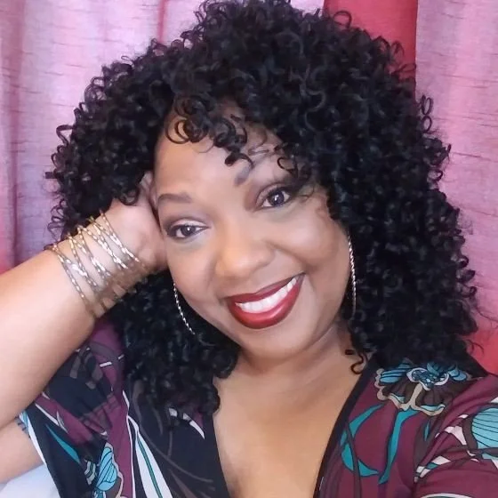 Felicia Headshot.jpg