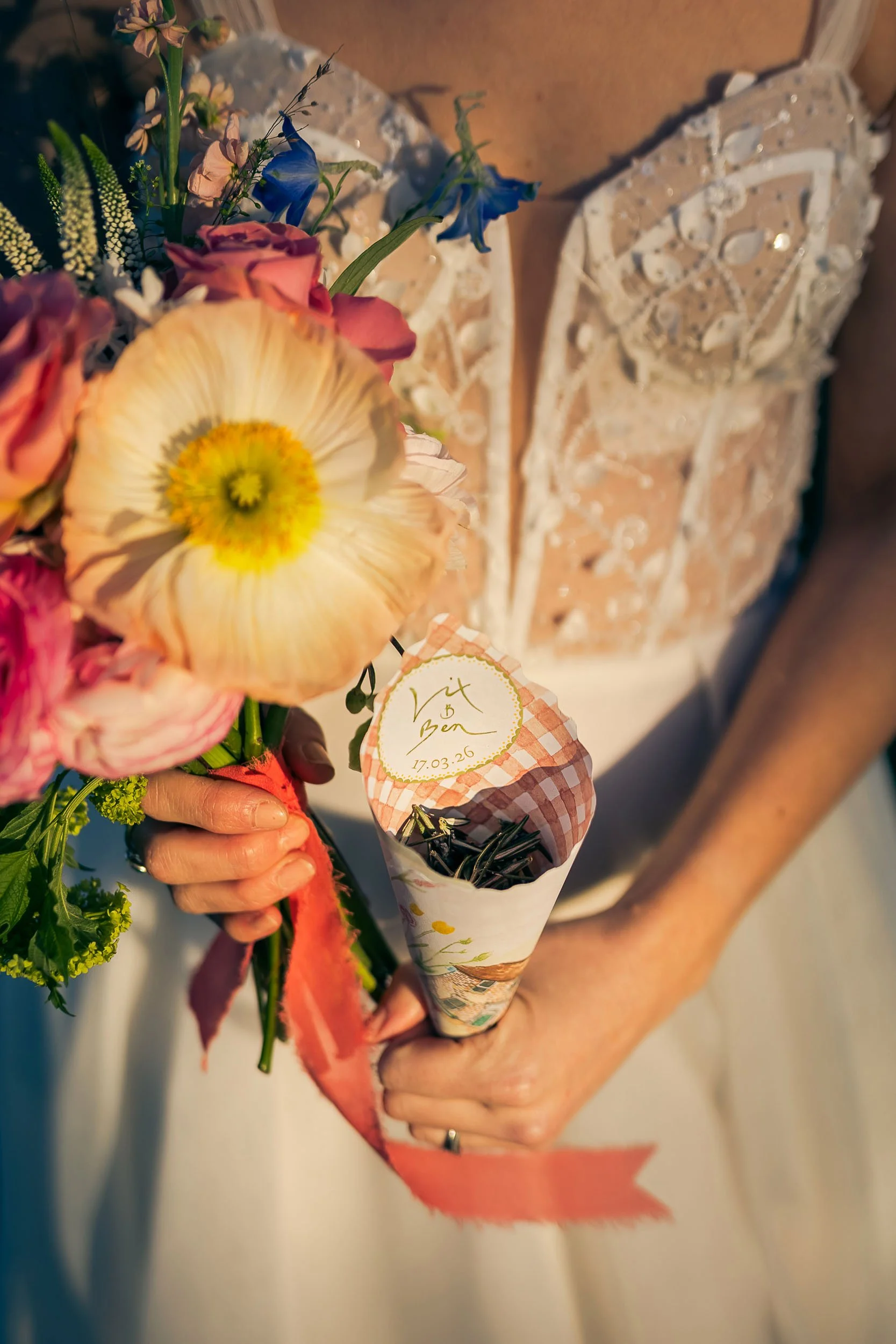 A close up of a sumery bridal bouquet.