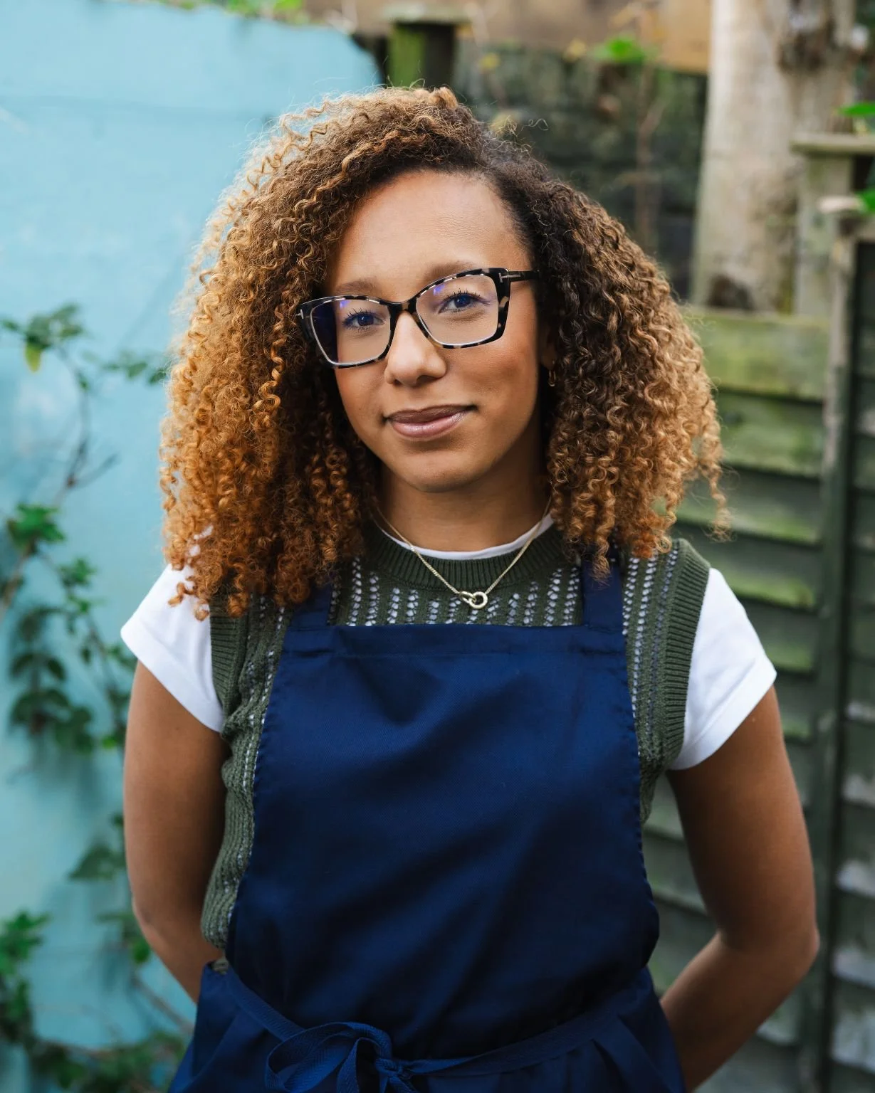 Portrait of Amelia AKA The Cake Hun. A modern, creative cake designer known for retro-inspired wedding cakes, vintage piping details, and design-led celebration cakes for stylish, contemporary weddings.