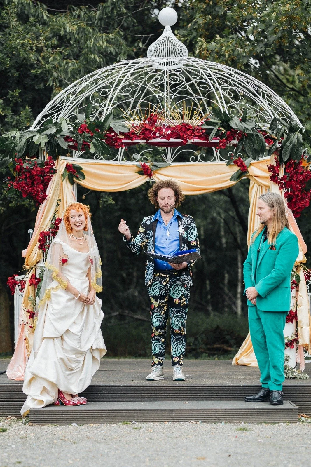 A vibrant, festival-style wedding ceremony led by celebrant Lonan Jenkins, filled with colour, laughter and joyful chaos. From emotional handfasting moments to packed dancefloors and candid guest reactions, this gallery captures a relaxed, inclusive 