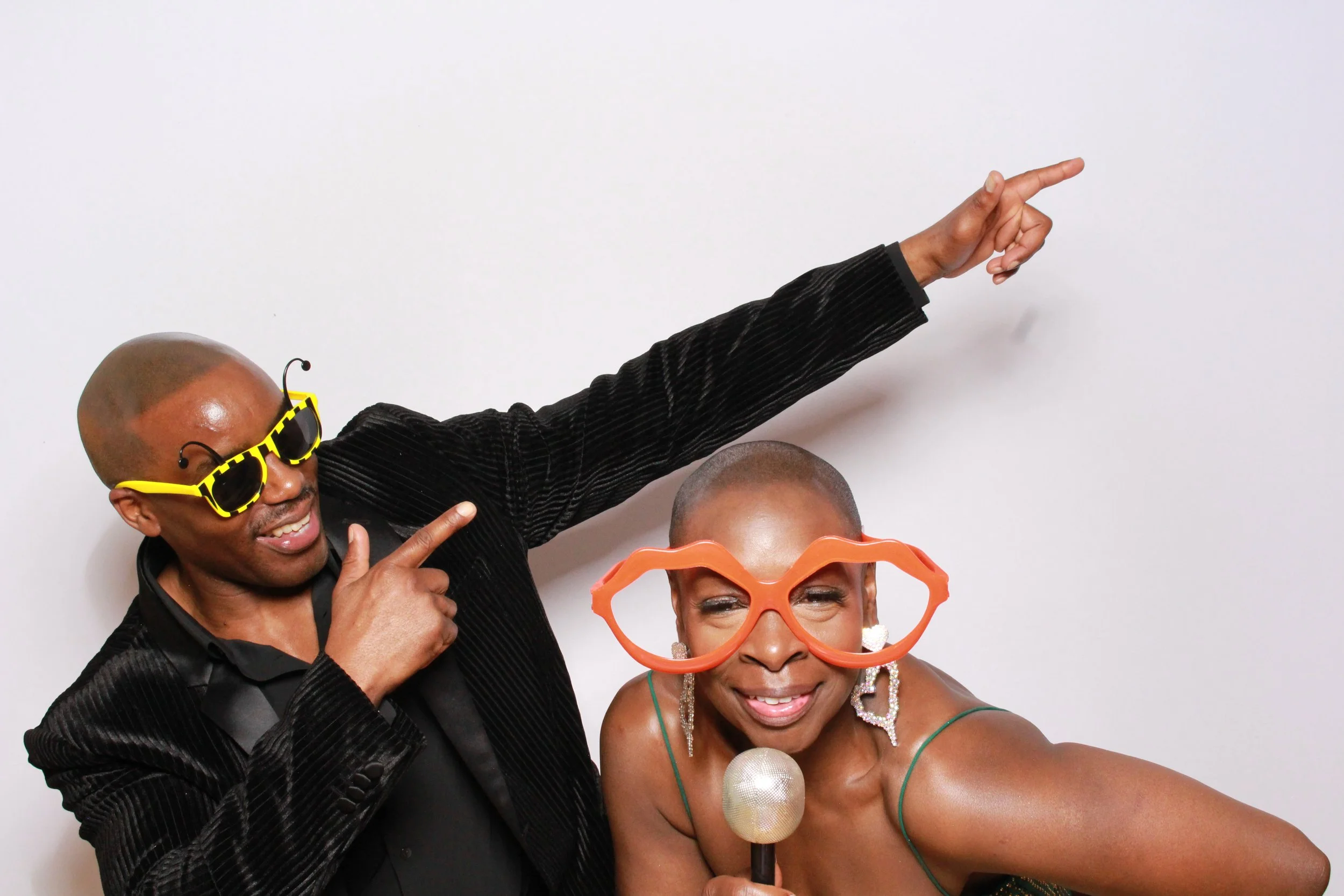 Guests strike their best poses with oversized glasses and playful props in this lively Viva La Booth capture. The spontaneous joy and fun energy perfectly reflect how Viva La Booth turns every event into a celebration filled with laughter and creativ