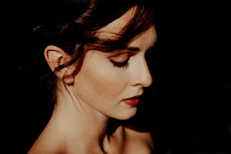Elegant bridal makeup by Glamorama Make-up Artist Liverpool featuring a soft glam look with flawless skin, defined eyes, and bold red lips. Perfect for brides seeking timeless wedding makeup in Liverpool and Merseyside. Professional wedding makeup ar