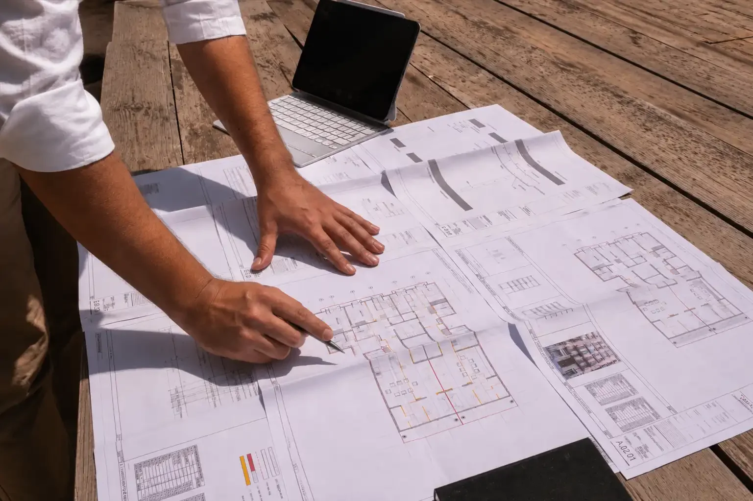 Architectural planning and technical assessment before renovating an apartment in Barcelona