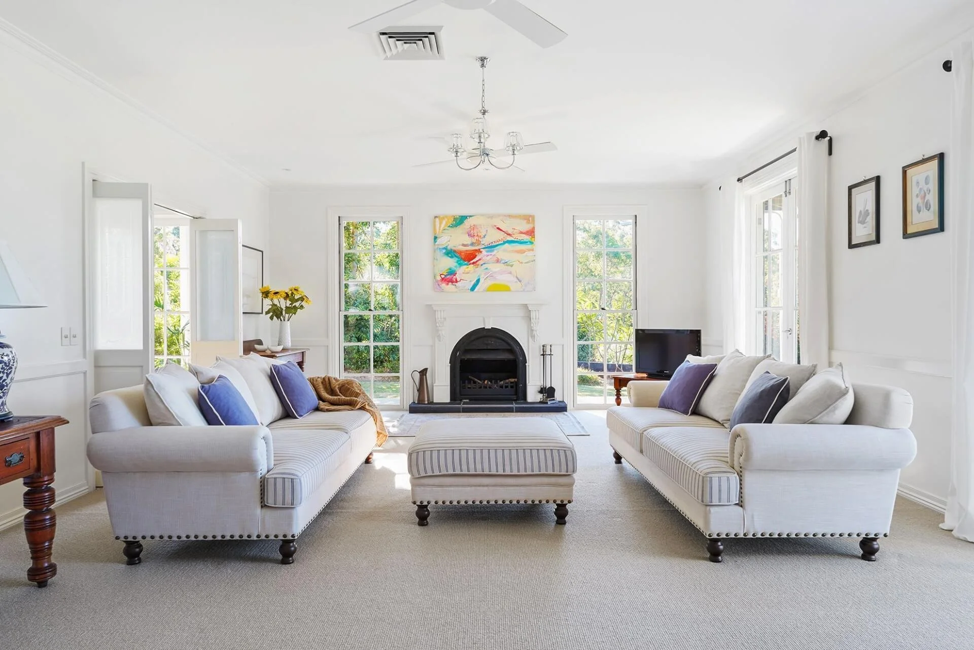 sittingroom-2.jpg