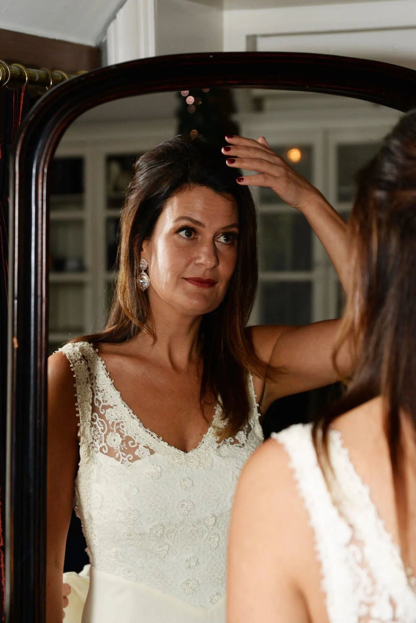 Bride reflected in a mirror during winter wedding preparations in The Hague