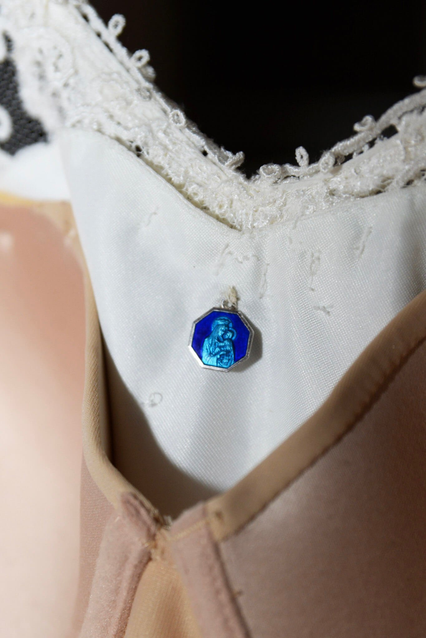 Something blue detail hidden inside the bride’s dress at a winter wedding in The Hague