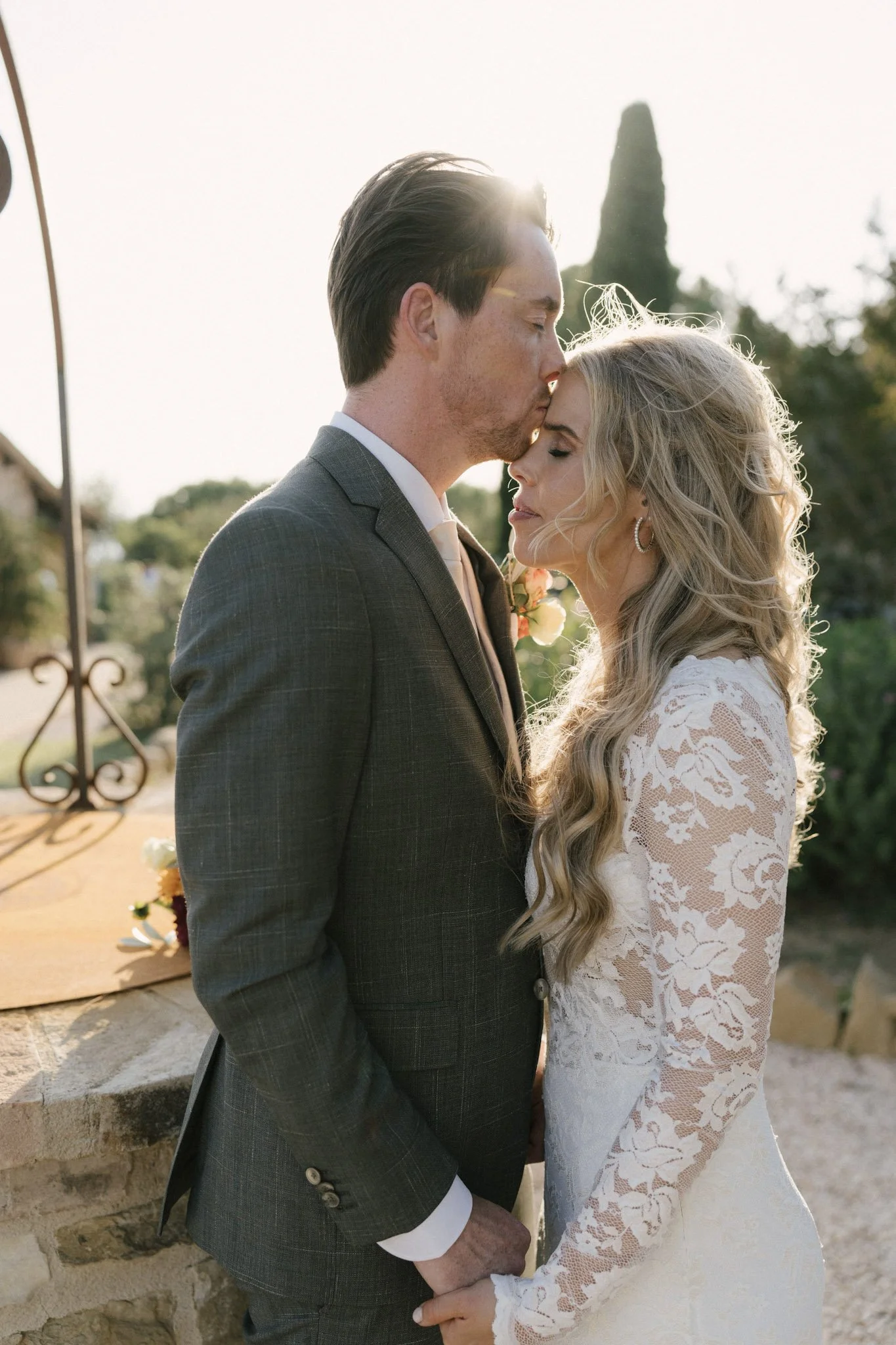 Wedding couple captured in soft sunset light during a romantic destination wedding in Assisi, Italy.