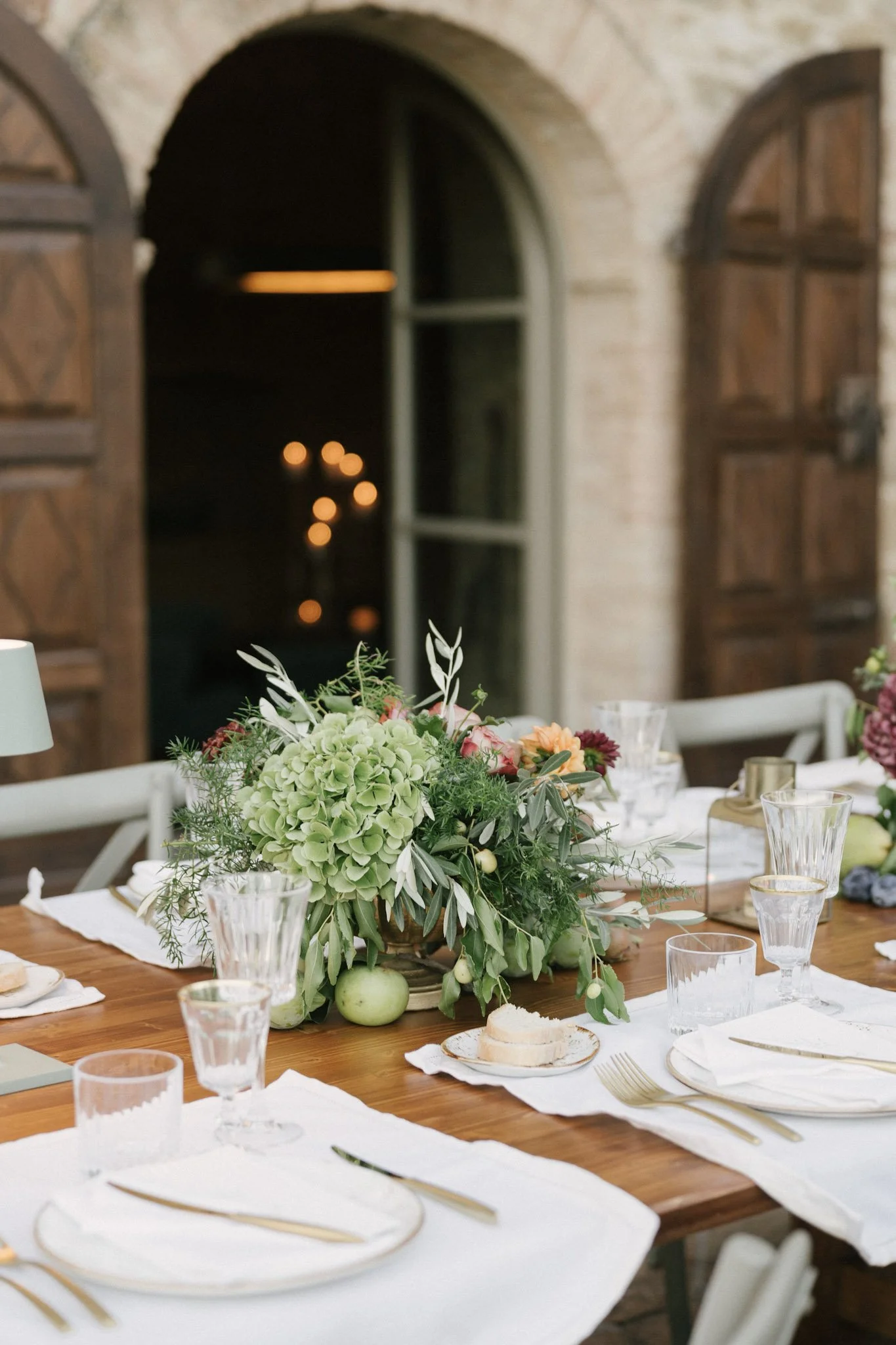 Luxury destination wedding reception table décor with flowers in Assisi.