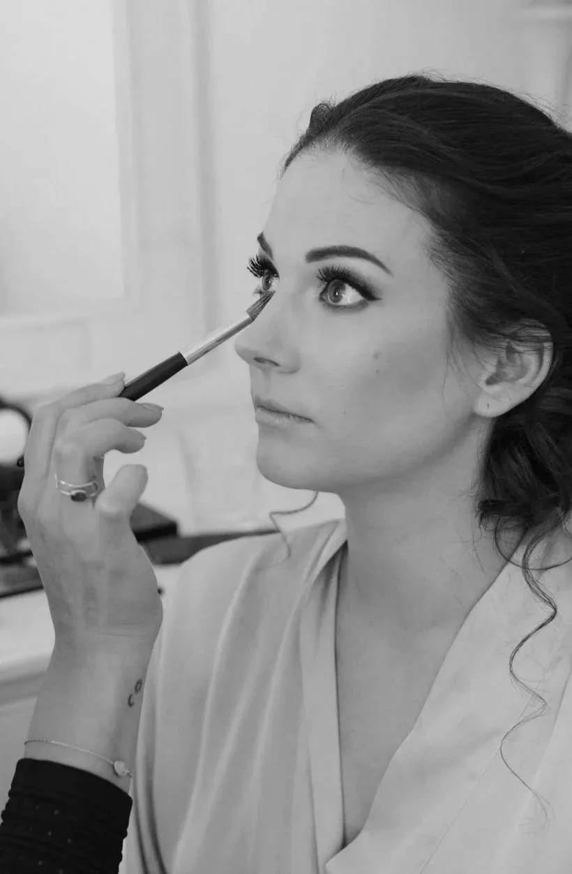 Bridal preparation captured in natural light during a luxury wedding at Hotel Hermitage, Isola d’Elba.
