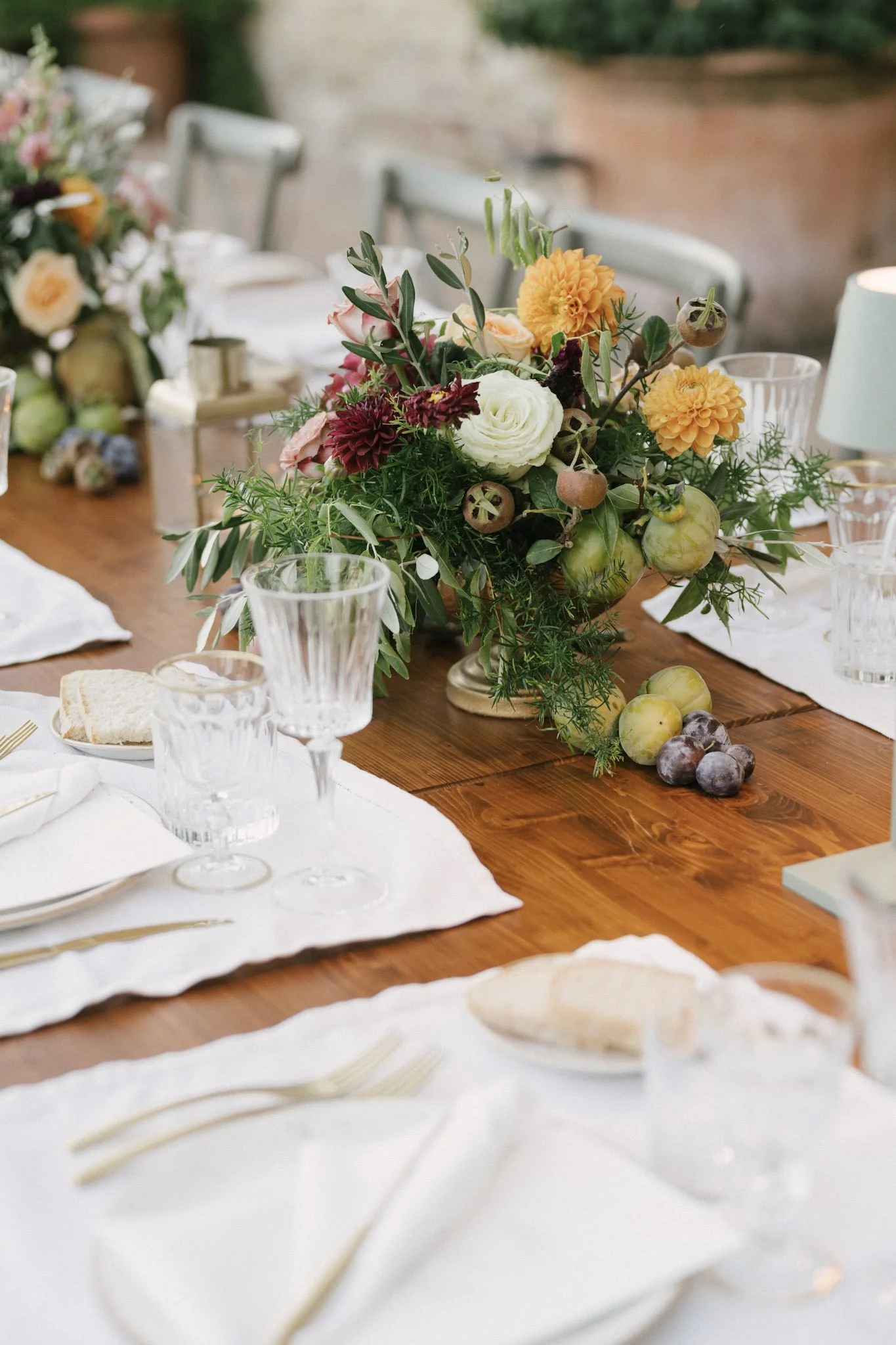 Elegant wedding table setup with flowers during a luxury celebration in Assisi, Italy.