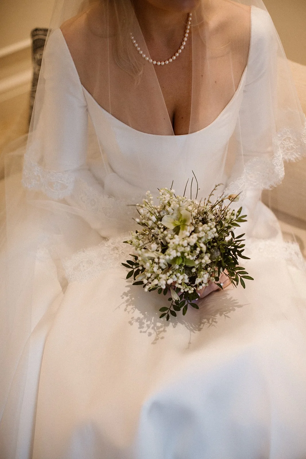 Bride wearing a pearl necklace during a luxury winter wedding in Amsterdam.