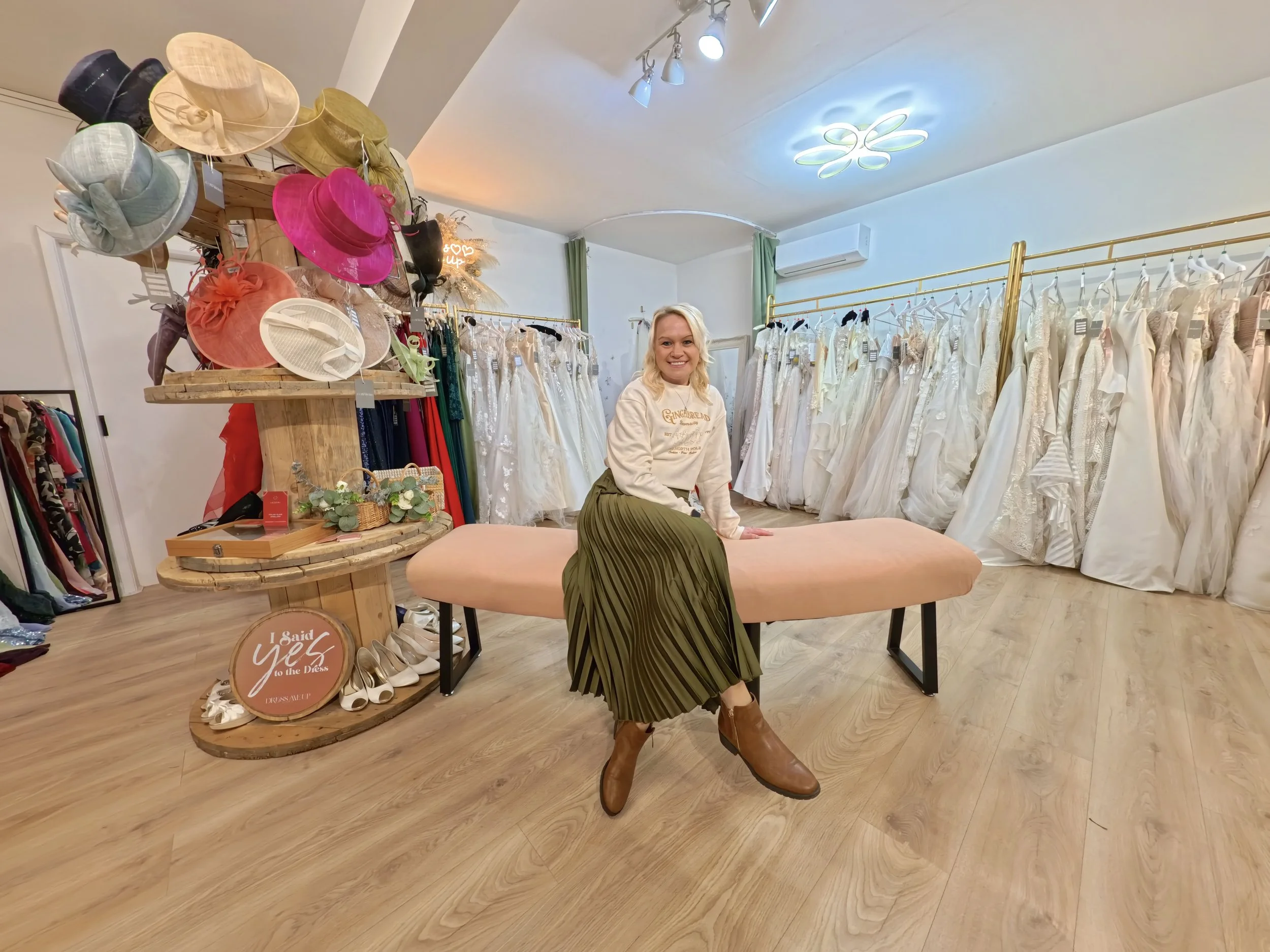 bridal-appointment-seating-and-changing-area