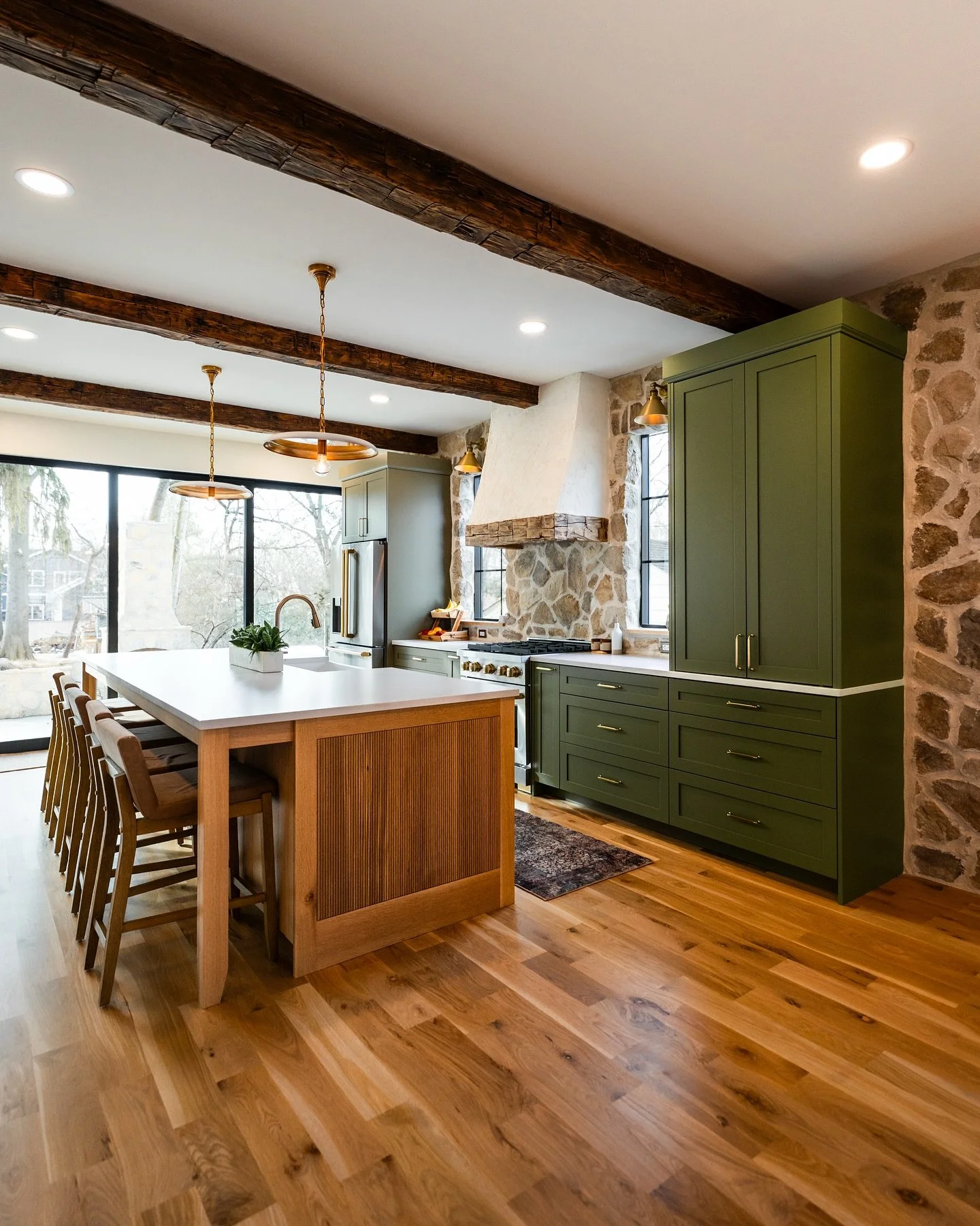 Our Glenmont project looks great in photos, but it looks even better in person! 

🏷
&bull;
&bull;
&bull;
#customcabinetry #interiordesigner #interiordesign #interiordesigninspiration #interiordesigninspo #cabinetmaker #cabinetmaking #kitchendesign #