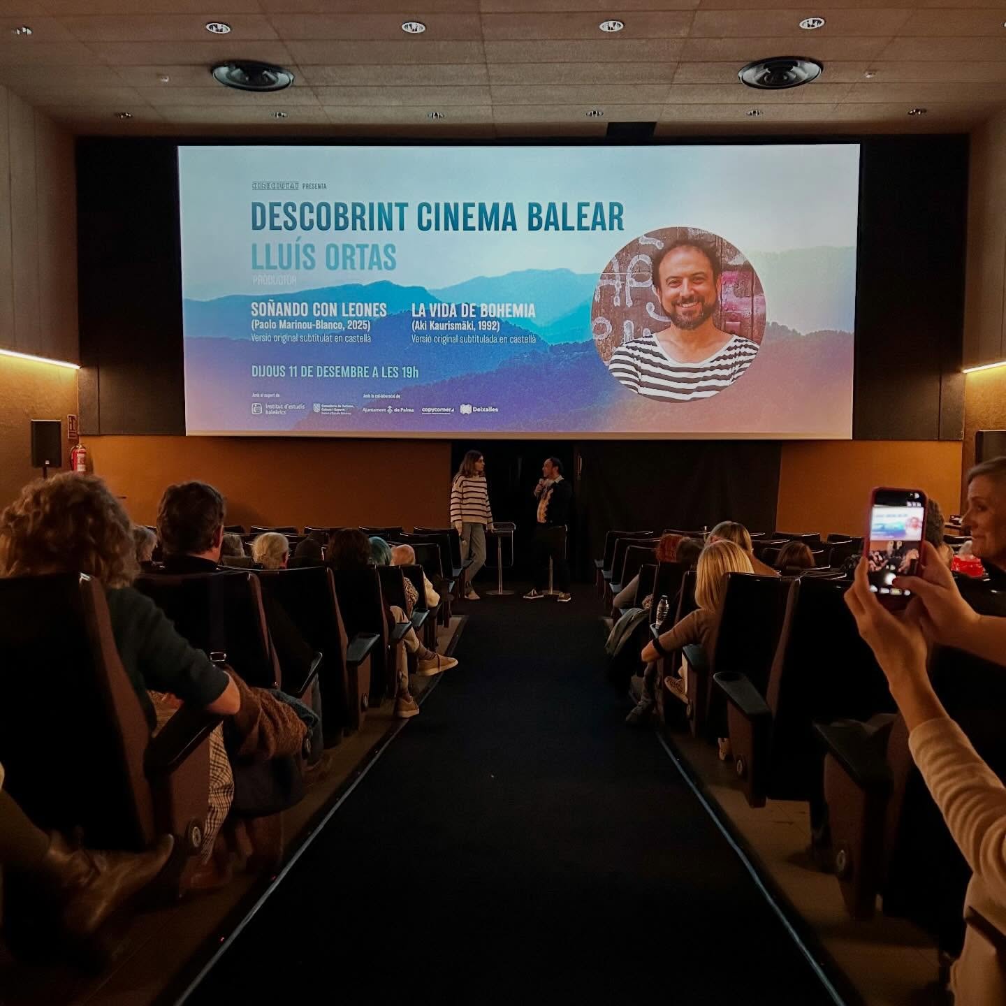 Ahir @luis.ortas i @sampedroeugenia al @cineciutat amb &ldquo;So&ntilde;ando con leones&rdquo; 📽️
