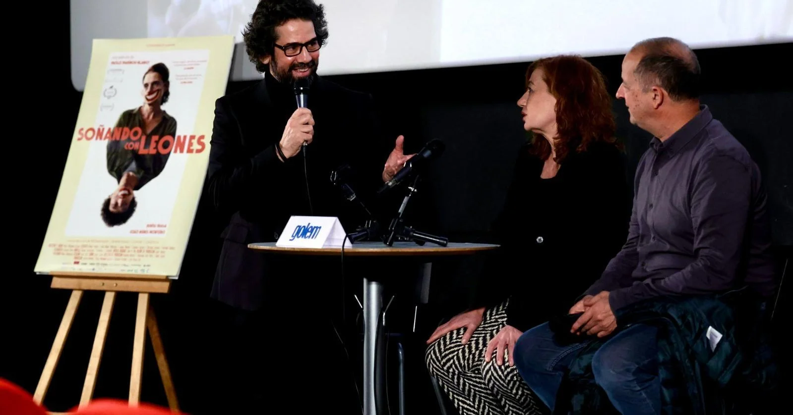 Ahir dilluns als cinemes @golem_madrid es va presentar "So&ntilde;ando con leones" a un passi especial presentat pel vicepresident de @derechoamorir Fernando Mar&iacute;n i la presidenta del @congreso_diputados Francina Armengol amb el dire