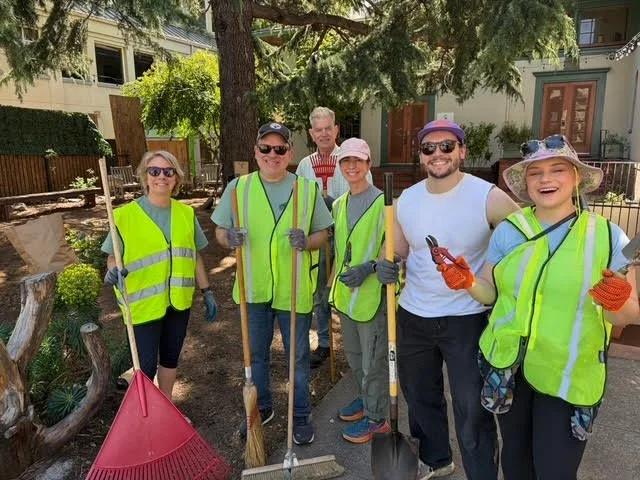 Thank you to the volunteer crew that participated in the Rockridge Earth Day Cleanup! We ended up filling 20 bags with 10 people chipping in! It was a great afternoon working in community to make a lovelier Rockridge for all to enjoy! 🌎🥰

#rockridg