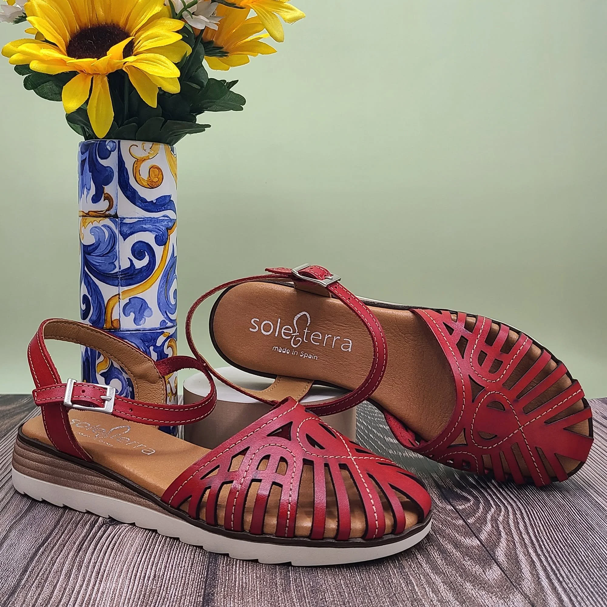 Now is the time to stock sandals!  Check out the all new Fall arrivals and score the first looks at the seasons best. Sole Terra Shoes offers an extensive selection of fashion-comfort footwear from quality brands you know and trust!

Sole Terra Shoes