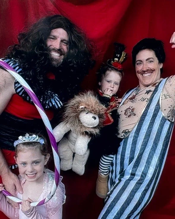 Costumes on for the Rockridge Halloween Parade &ndash; October 25 (11am-2pm) &ndash; happening on Oakland's College Ave from Broadway to Alcatrazzz! Trick-or-Treat at Rockridge district merchant businesses with fun activities as you go:  glitter tatt