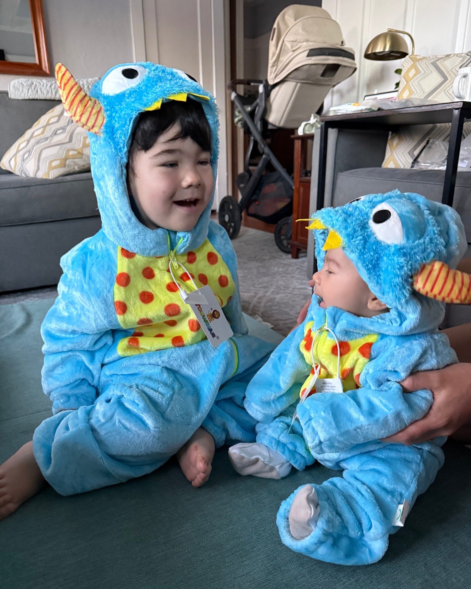 Here's two "little monsters" testing out their costumes for this Sunday's Rockridge Halloween Parade!! Thanks to Devan for sharing this adorable pic with us! What costumes are your family planning to wear?! 

34th Annual Rockridge Halloween