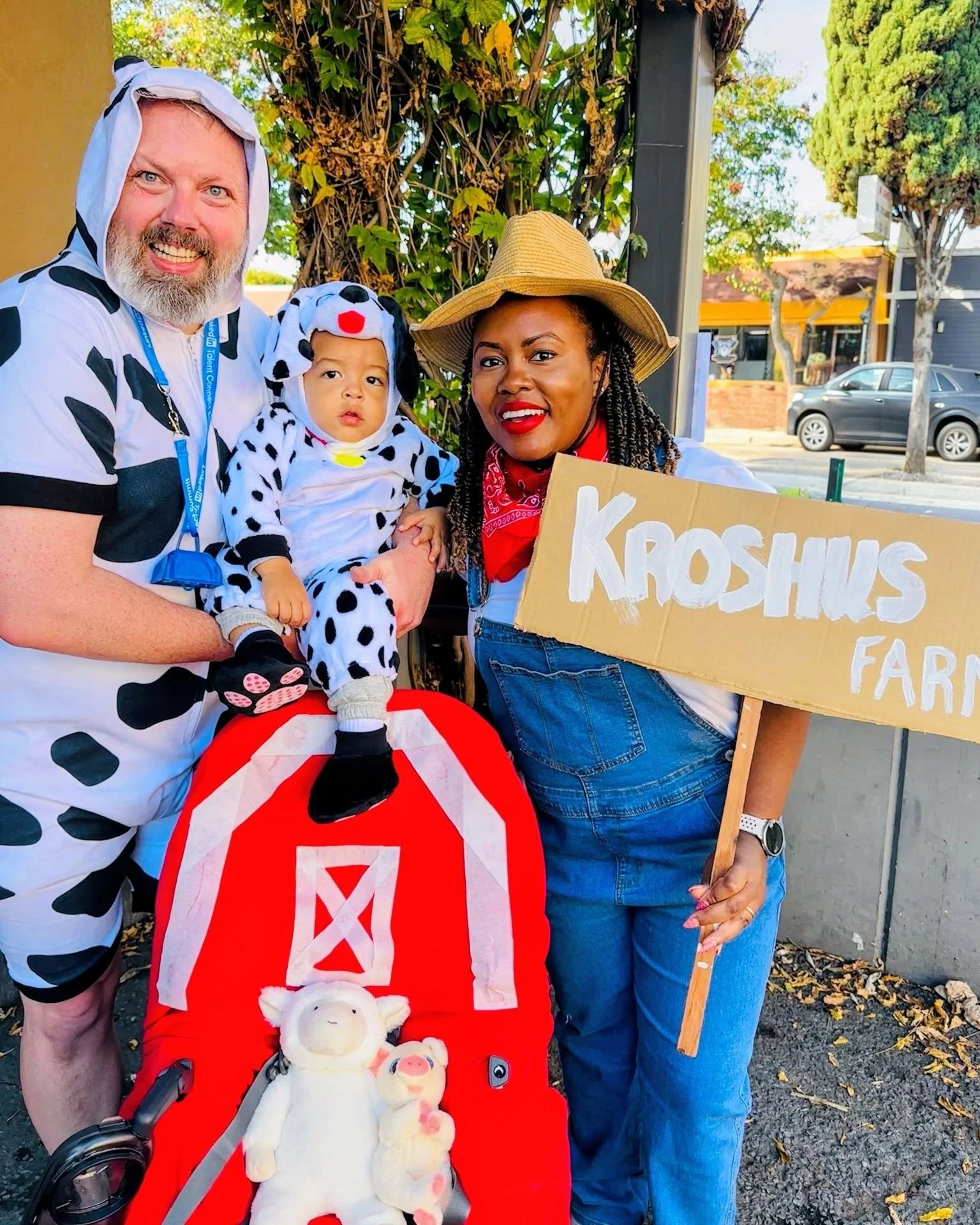 Congratulations to our family photo contest winners... we have a tie! The Kroshus Farm and the Twin-Kies will be getting a $100 Rockridge e-Card that they can use at over 40 businesses in  the Rockridge District! 

Our pup costume contest winner will
