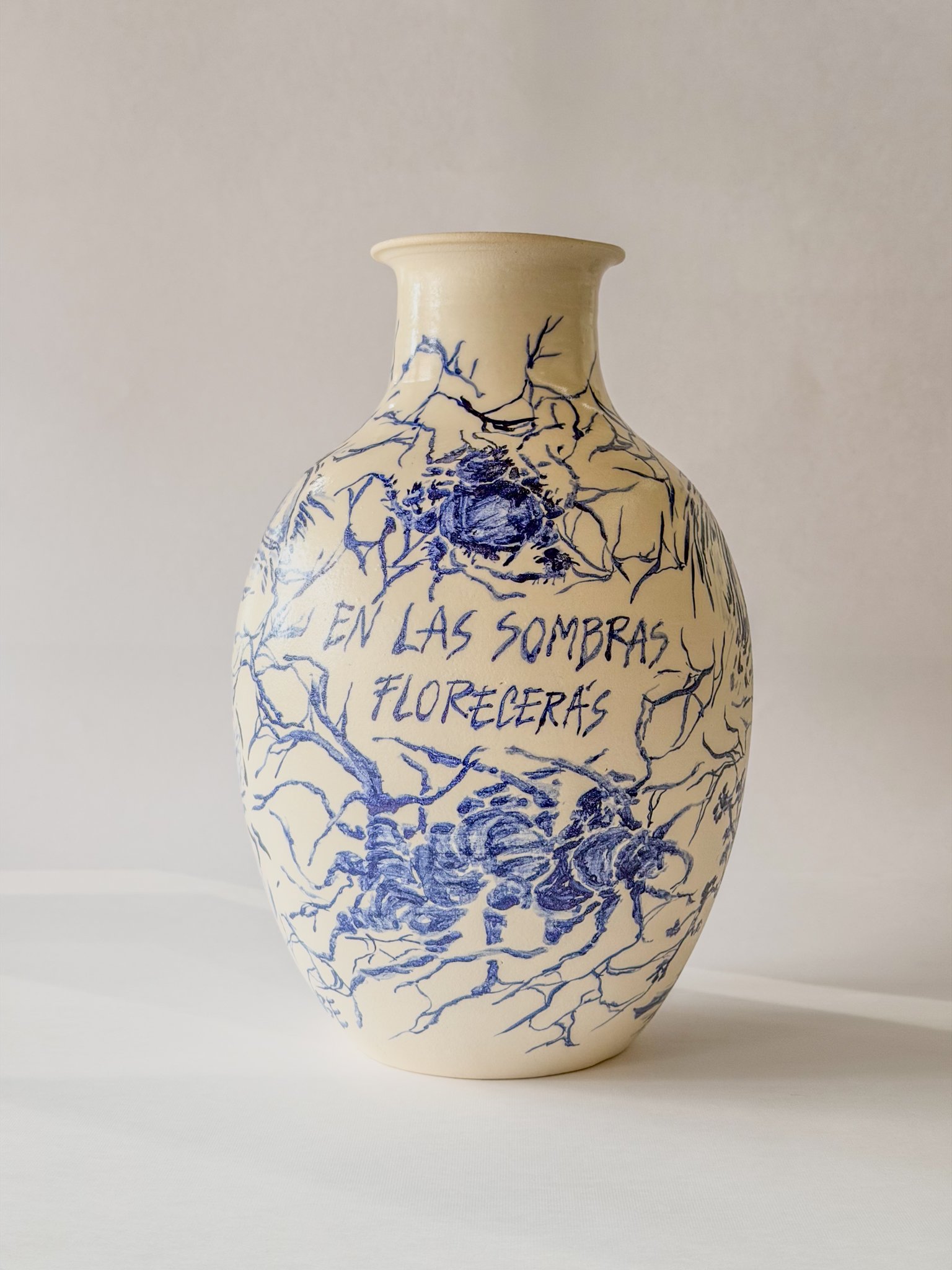 "En las sombras florecerás" Ceramic Jar