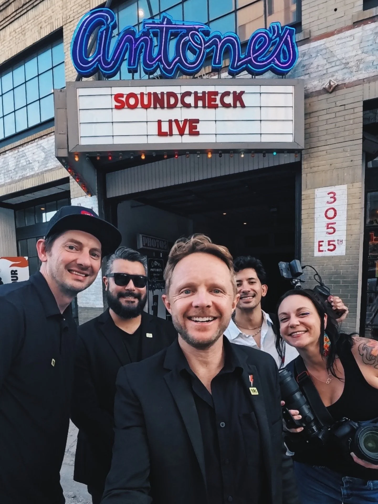 Top Down Team on the scene 🎥📸📋Tonight at @antonesnightclub for @soundchecklive.io🎧✅
📋@ryanharkrider
🎥@jcsatexas
📸@nicolagellphotography
🔊@mark0810
🎥@noahmaster.digital