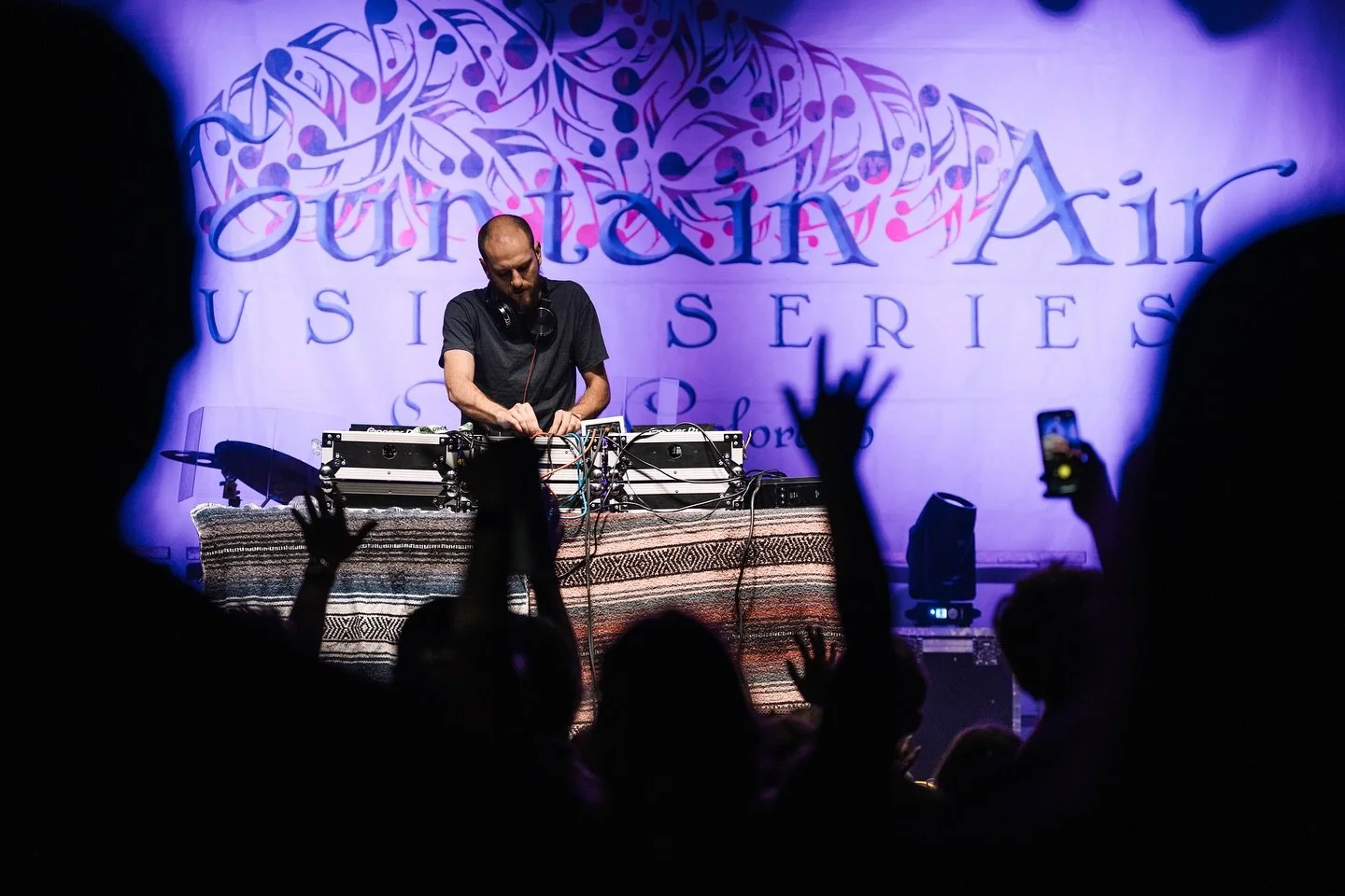 Attitude + Altitude = @dj_straylight ⚡️Still feeling the after-party energy from the finale of this summer&rsquo;s @ouraymtnair ⛰️DJ Straylight took the last bash of the summer to new heights.

Captured by the Top Down Creative crew 🎥 with photograp