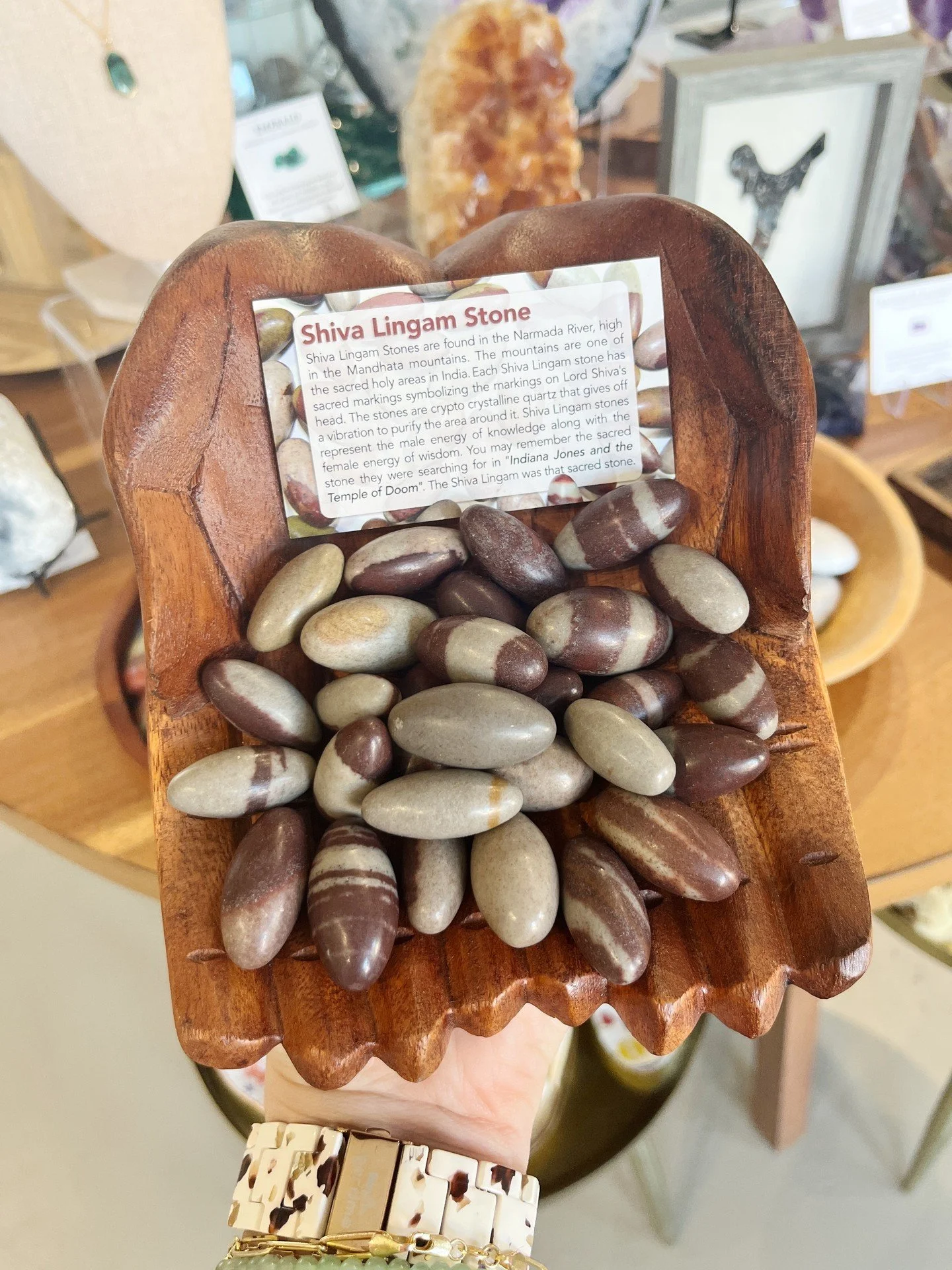 ✨ Shiva Lingam ✨
Originating from the Narmada River in India, Shiva Lingam stones are naturally formed and hand-polished into their unique oval shape. They symbolize the union of masculine and feminine energies &ndash; creation, balance, and transfor