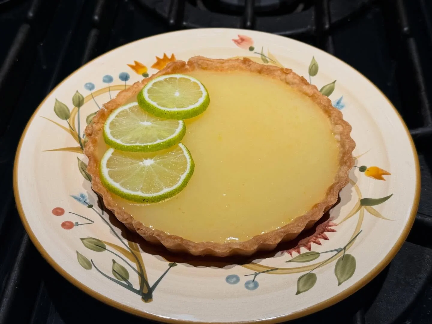 Lemon tart, a perfect treat and a perfect gift. I made this one for a friend - happy birthday, Ginzy!