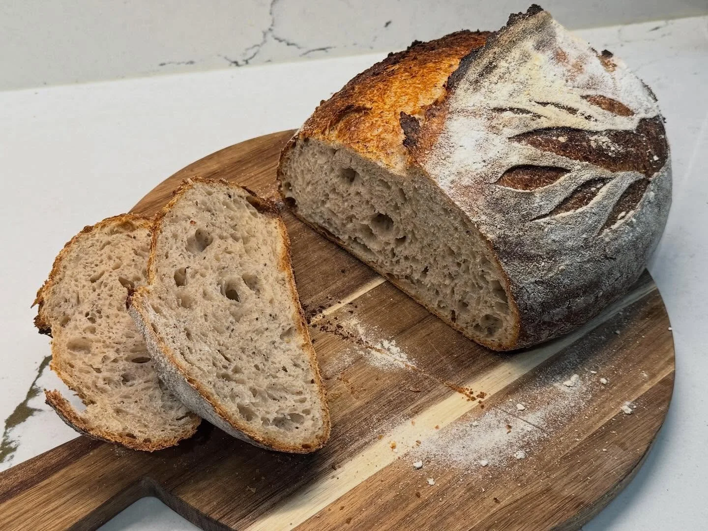 Nothing that says more "home" to me than a warm loaf of bread! I just got home from an overseas trip and couldn't wait to bake my sourdough again! 💖