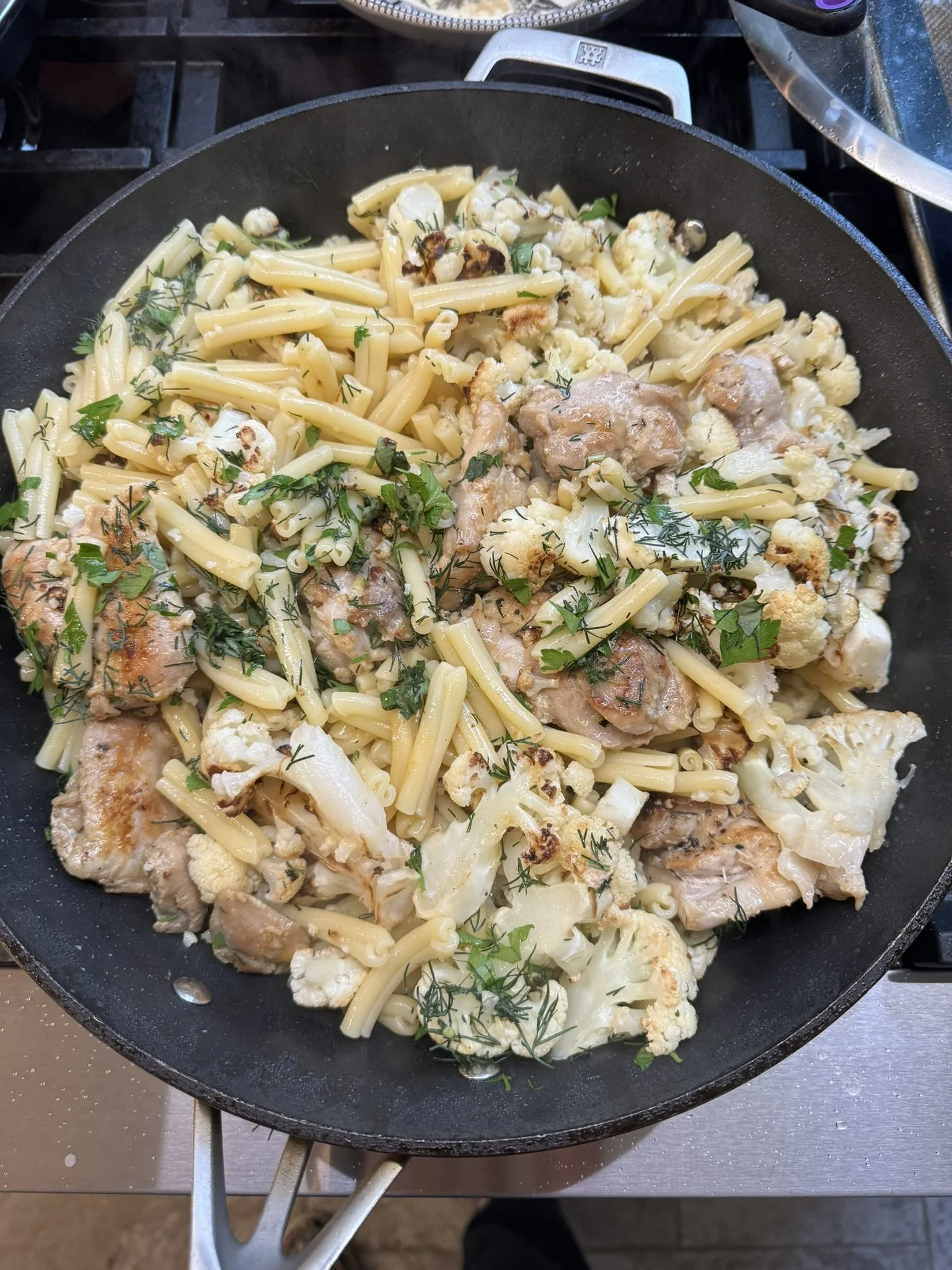 Pasta with chicken, mushroom and herbs