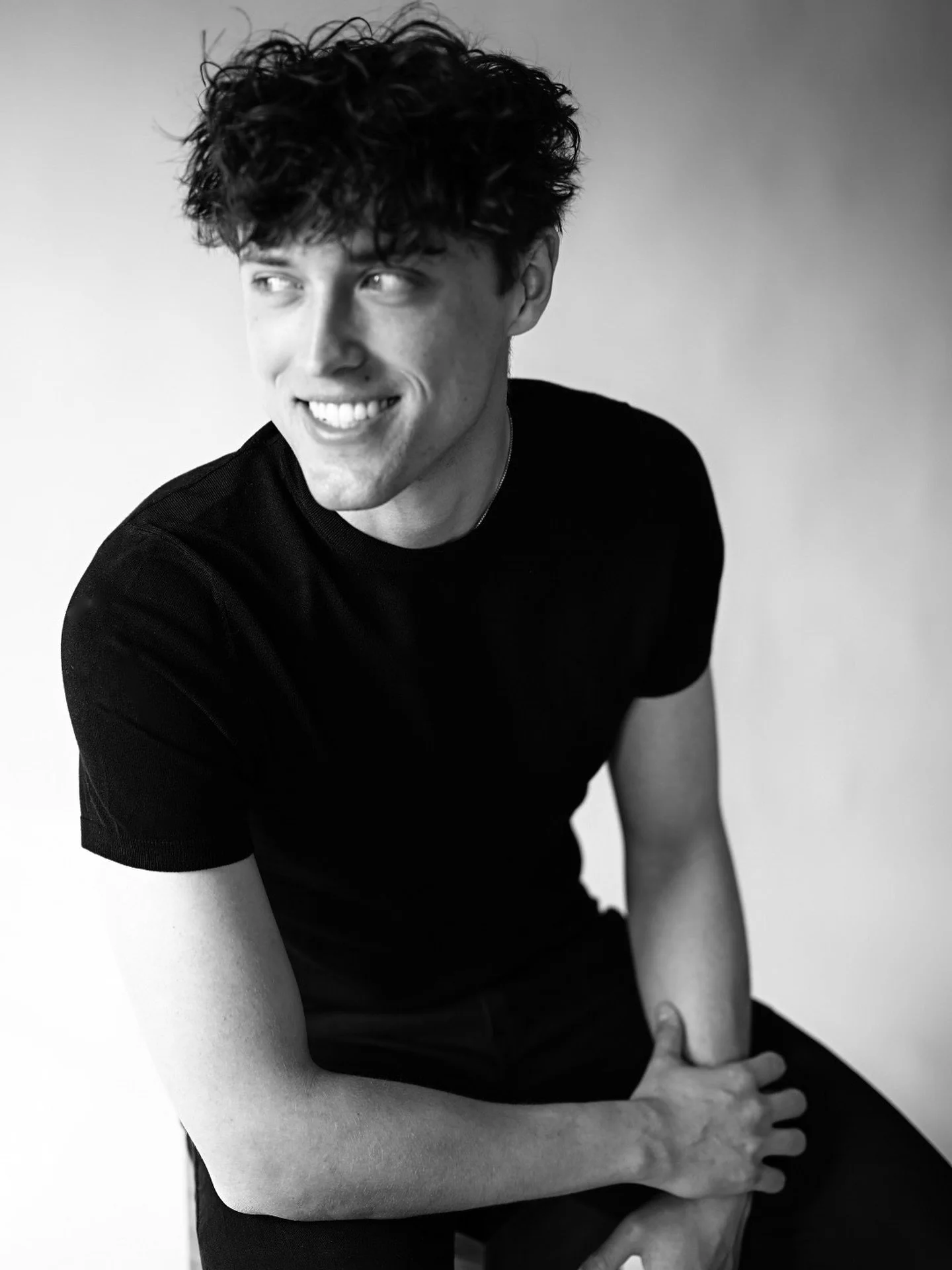 your new headshots could look THIS good 👀 b+w headshots r always my favorite. why&rsquo;s that?&mdash;&mdash;
	&bull;	feels timeless:&nbsp;because black and white photography was the standard for so long, it often feels classic and enduring.&nbsp;a 