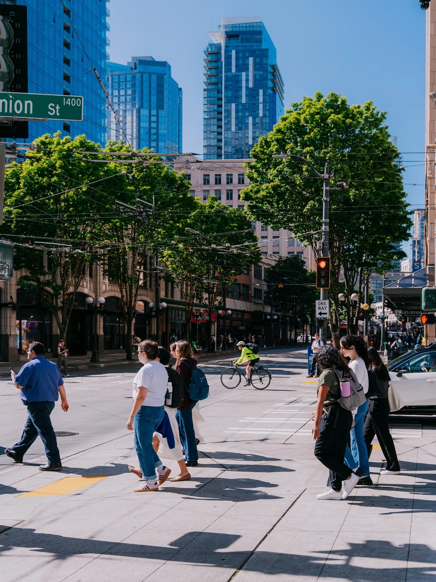 Atypical snaps from Seattle's peak summer from July. Bright colors, lively city, plus sticky bubble gums. Space Needle coming soon. 🫣

#pikeperch #seattle #travelgram