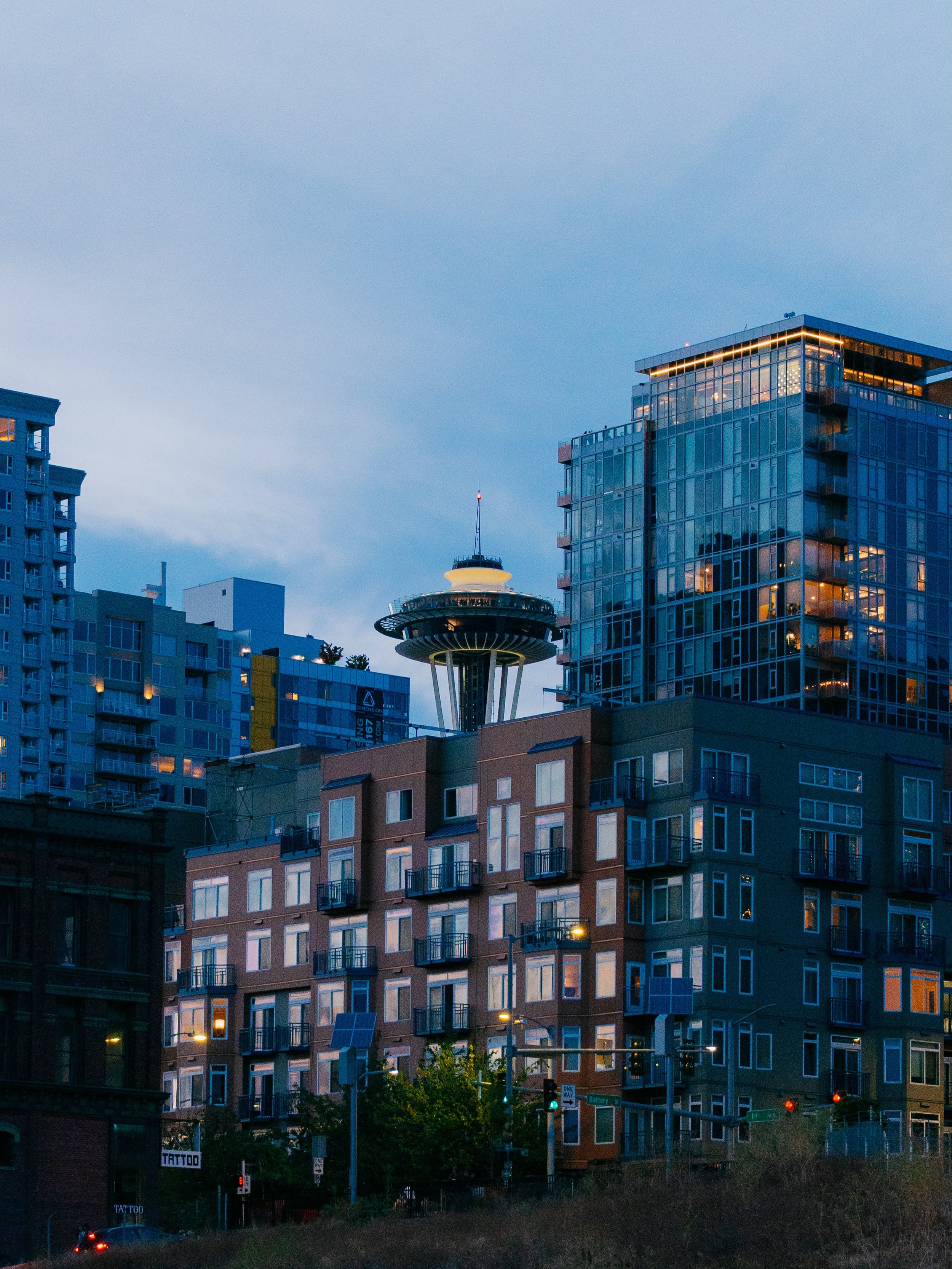 Seattle evening hues 🖍️
#cityvibes #sightseeing #nightphotography