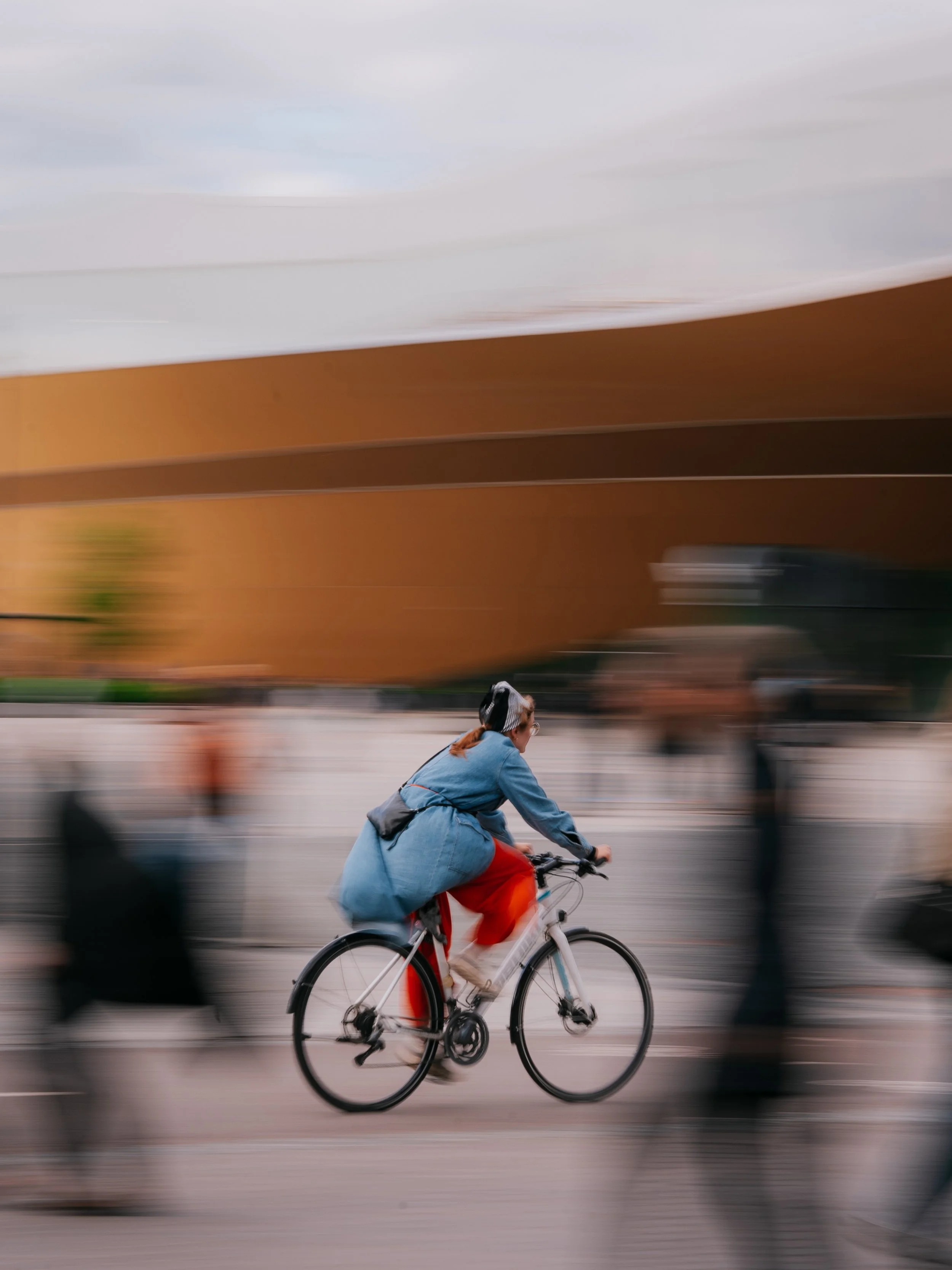 Good weather springs into motion 🚴&zwj;♂️
#motionblur #streetphotography #sonyalpha