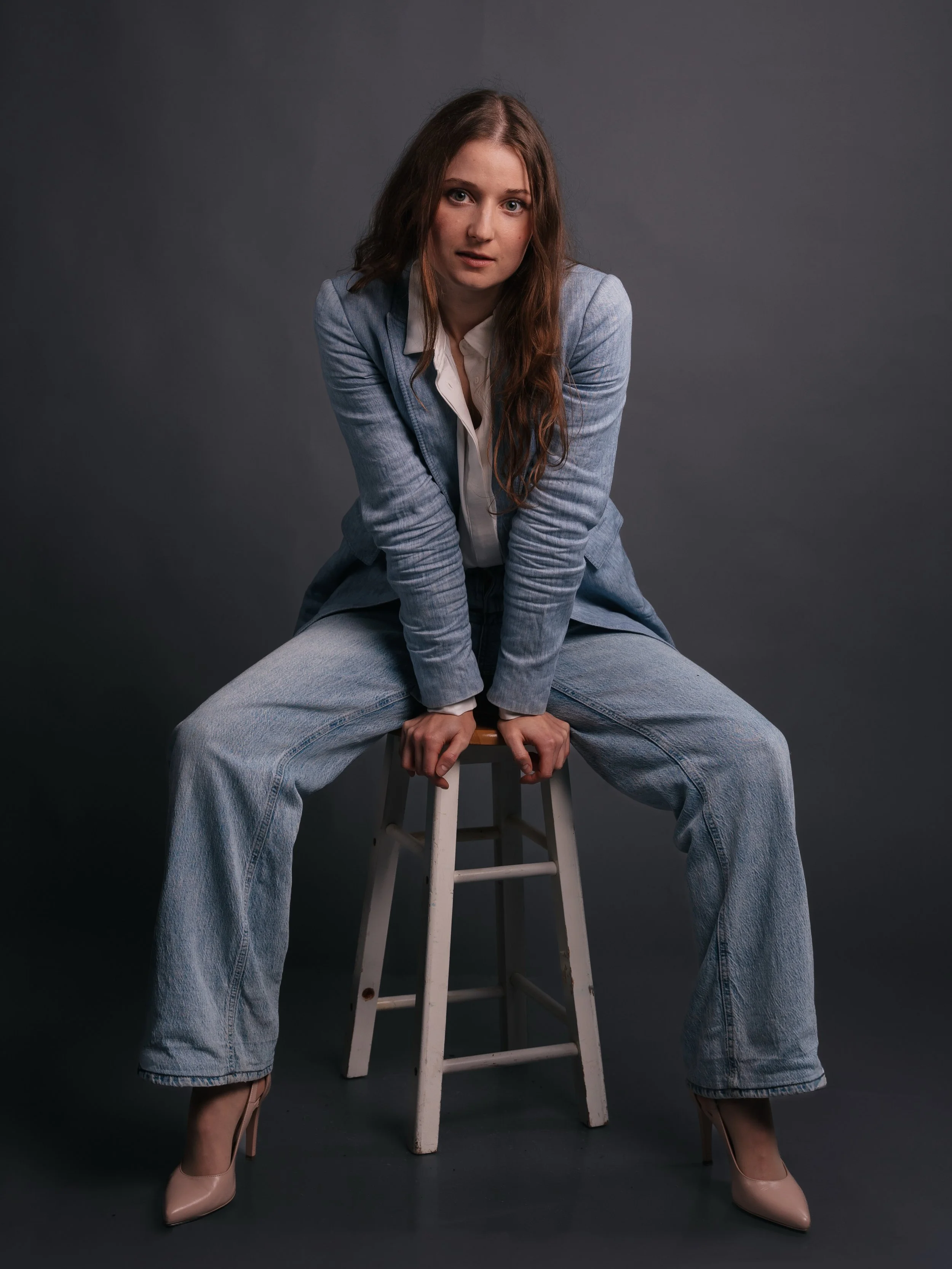 A studio session with Anna from late 2025, and yes, the theme was "chair" 🪑
#studioportrait #digitalphotography #photoprops