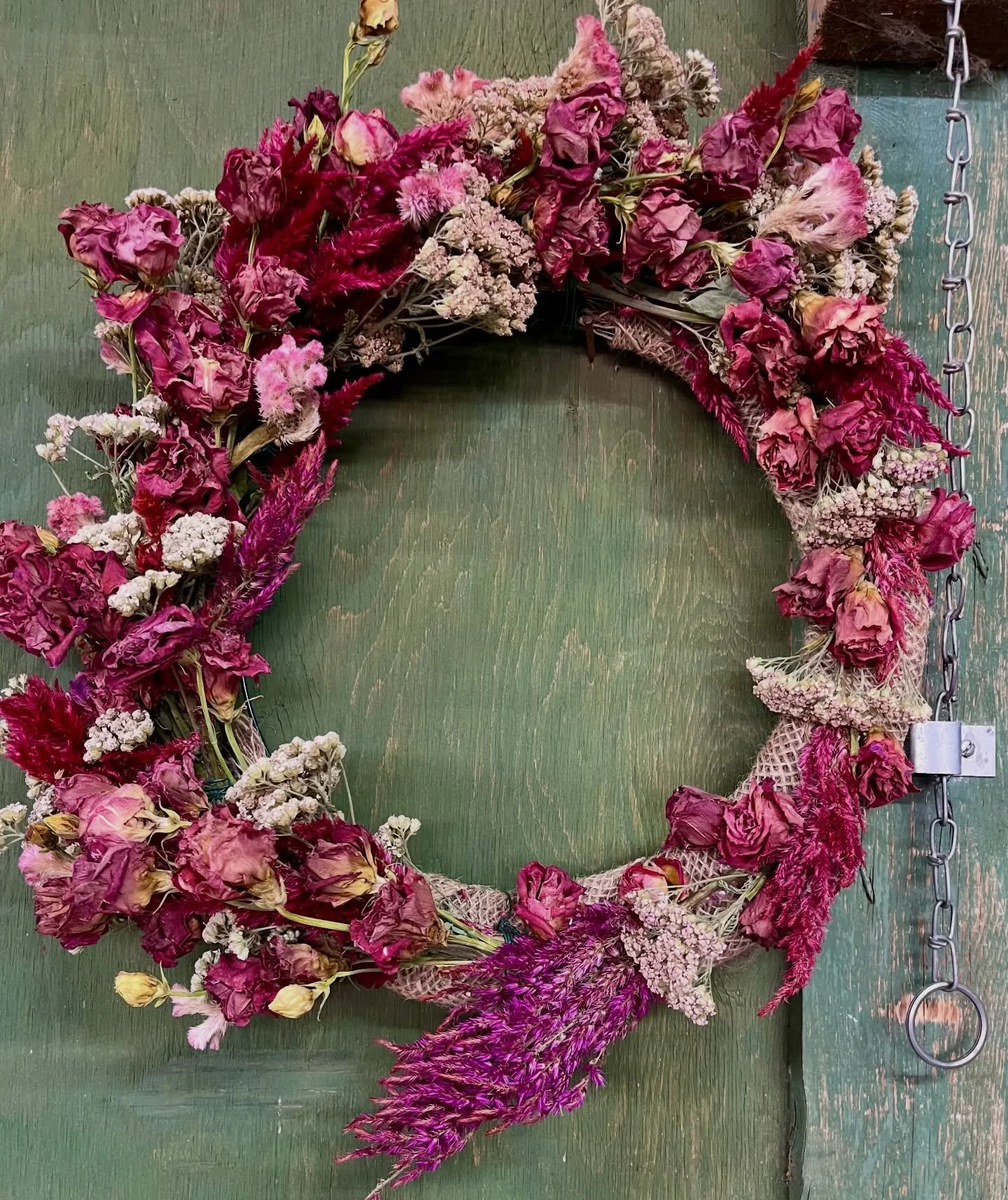 Festive &ldquo;forever flower&rdquo; wreaths to brighten &amp; bring a little summer into your home this winter ❄️

Each hand-tied wreath is made with flowers grown at our farm and dried in our shed 💐

Find a limited number of winter wreaths at @old