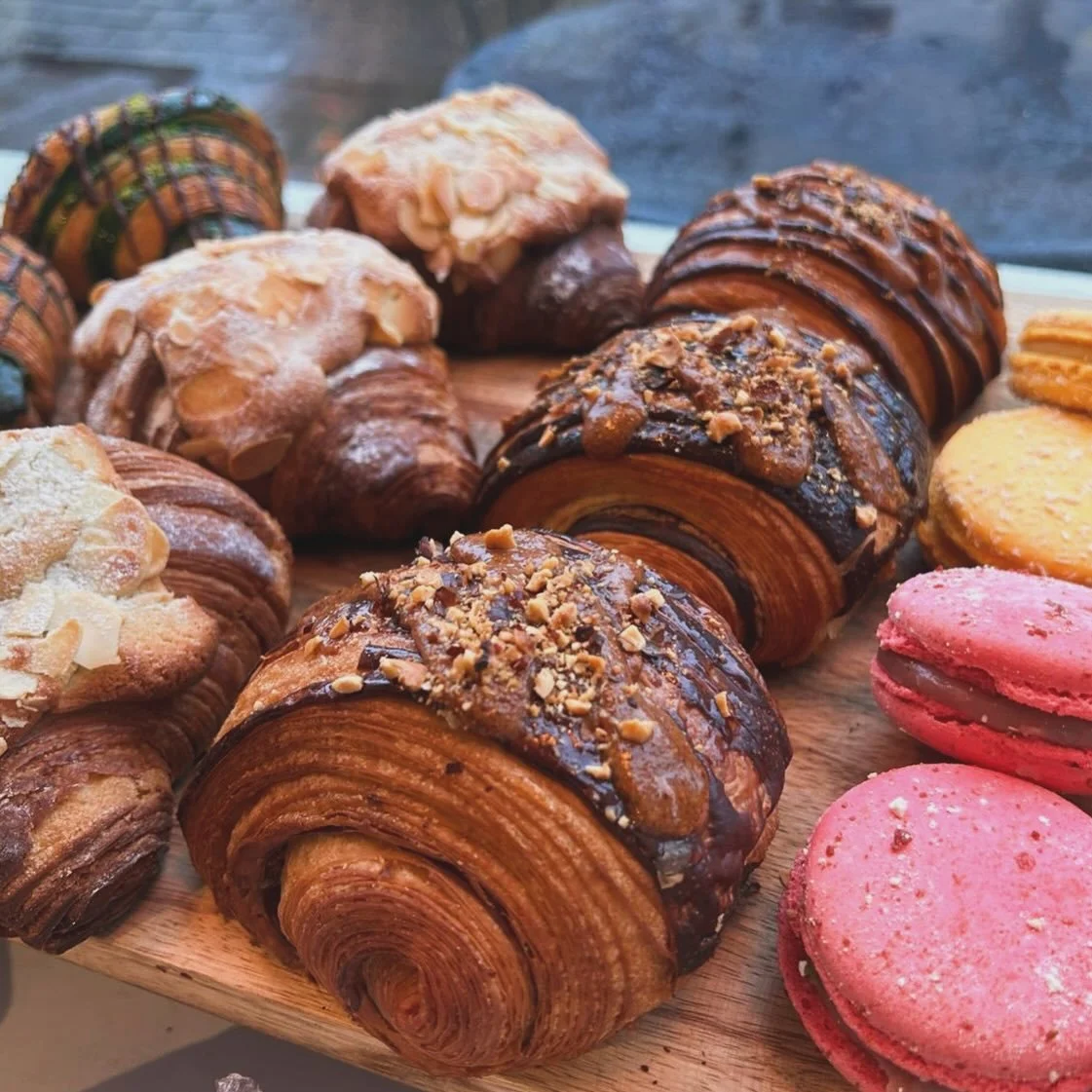 Don&rsquo;t thank us now; thank us later&hellip; 😋 Fresh pastries in to warm up your Saturday morning! 
Heaven&hellip;..

#honiton #whatsonhoniton #cafehoniton #lunchhoniton #breakfastspot #eastdevon #devonfood #bestpastries #toogood