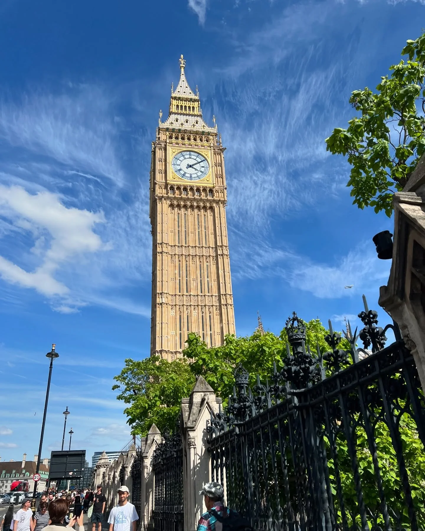 Planning to travel to the UK soon? Most travelers from the US now need to apply for an Electronic Travel Authorization (ETA) at least 3 days prior to their arrival. The process is quick and can be done online or through the UK ETA app. Follow @magict