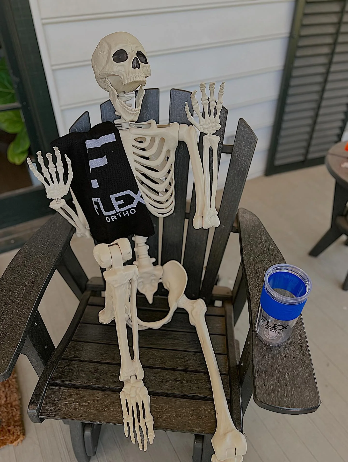 some might say&hellip;it&rsquo;s a skeleTON of fun fixing bones 🦴🦴 

#october #orthohumor #FLEXfam