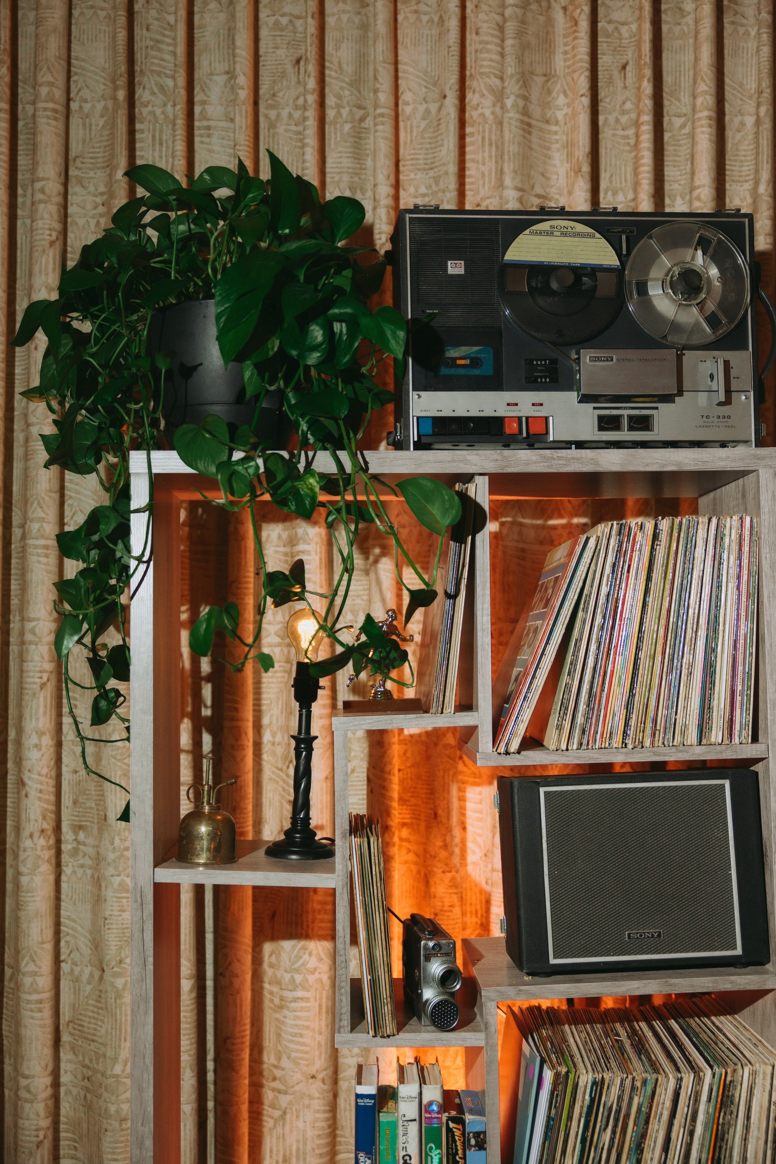 Retro wedding decor