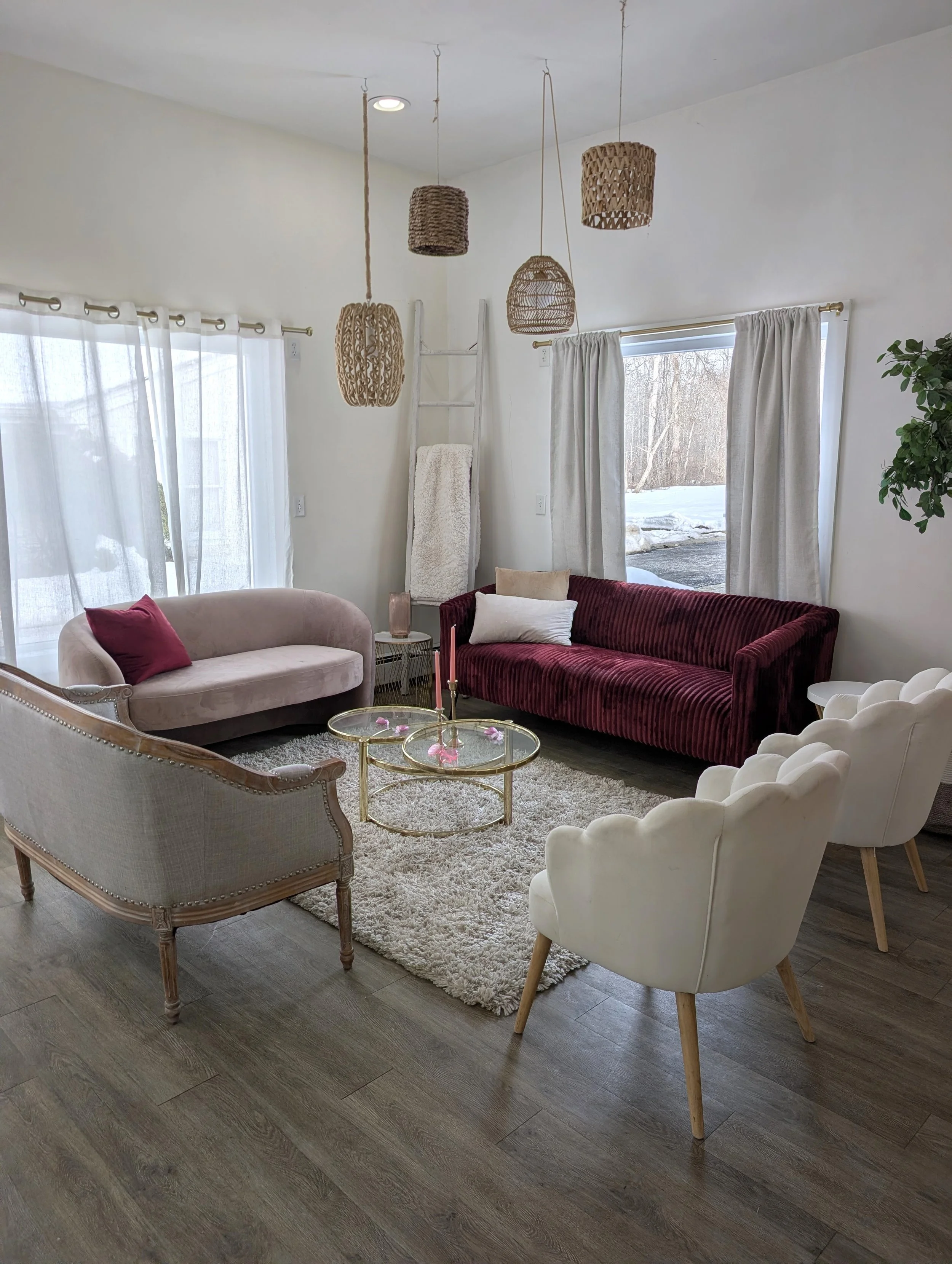 Lounge 1.jpg